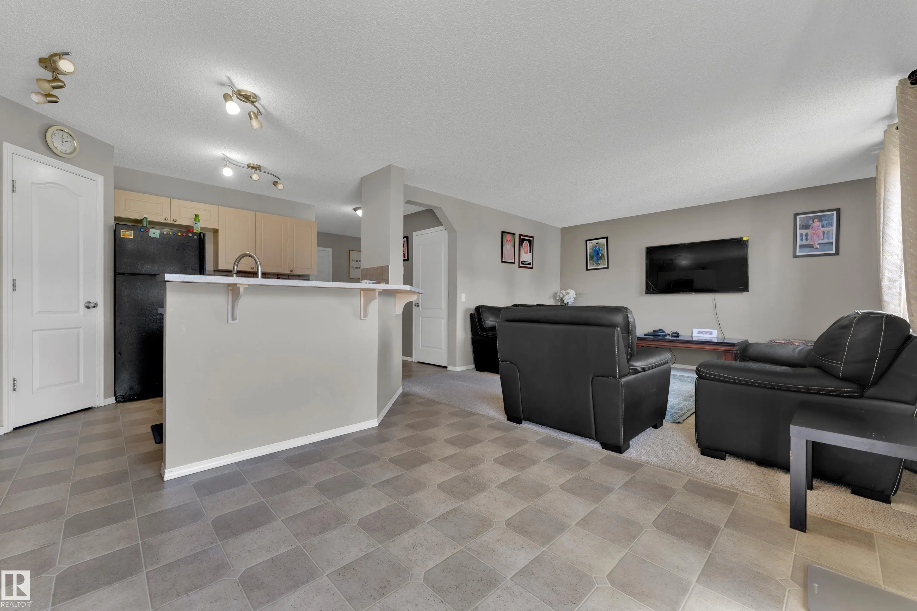331 SILVER BERRY Road