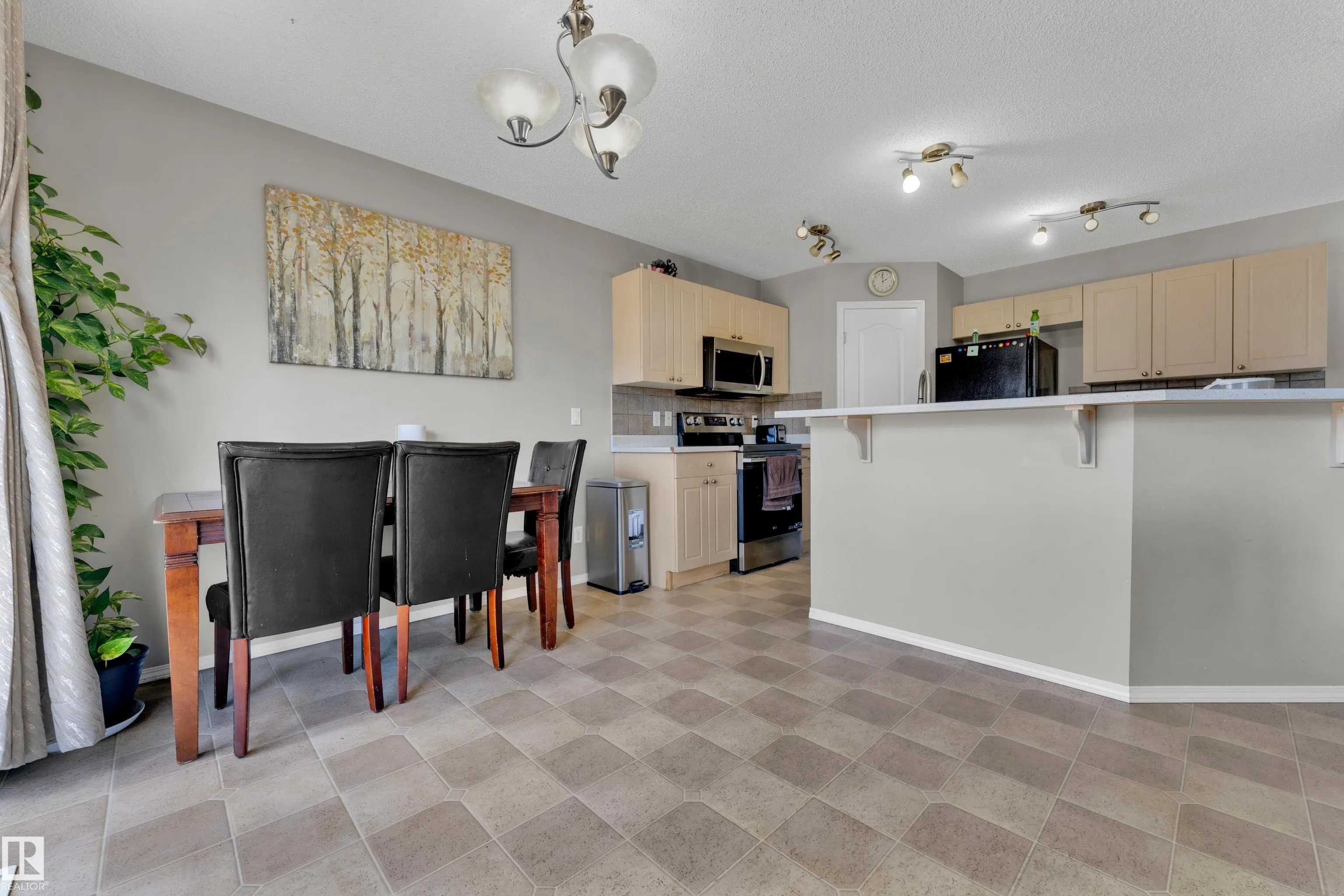 331 SILVER BERRY Road