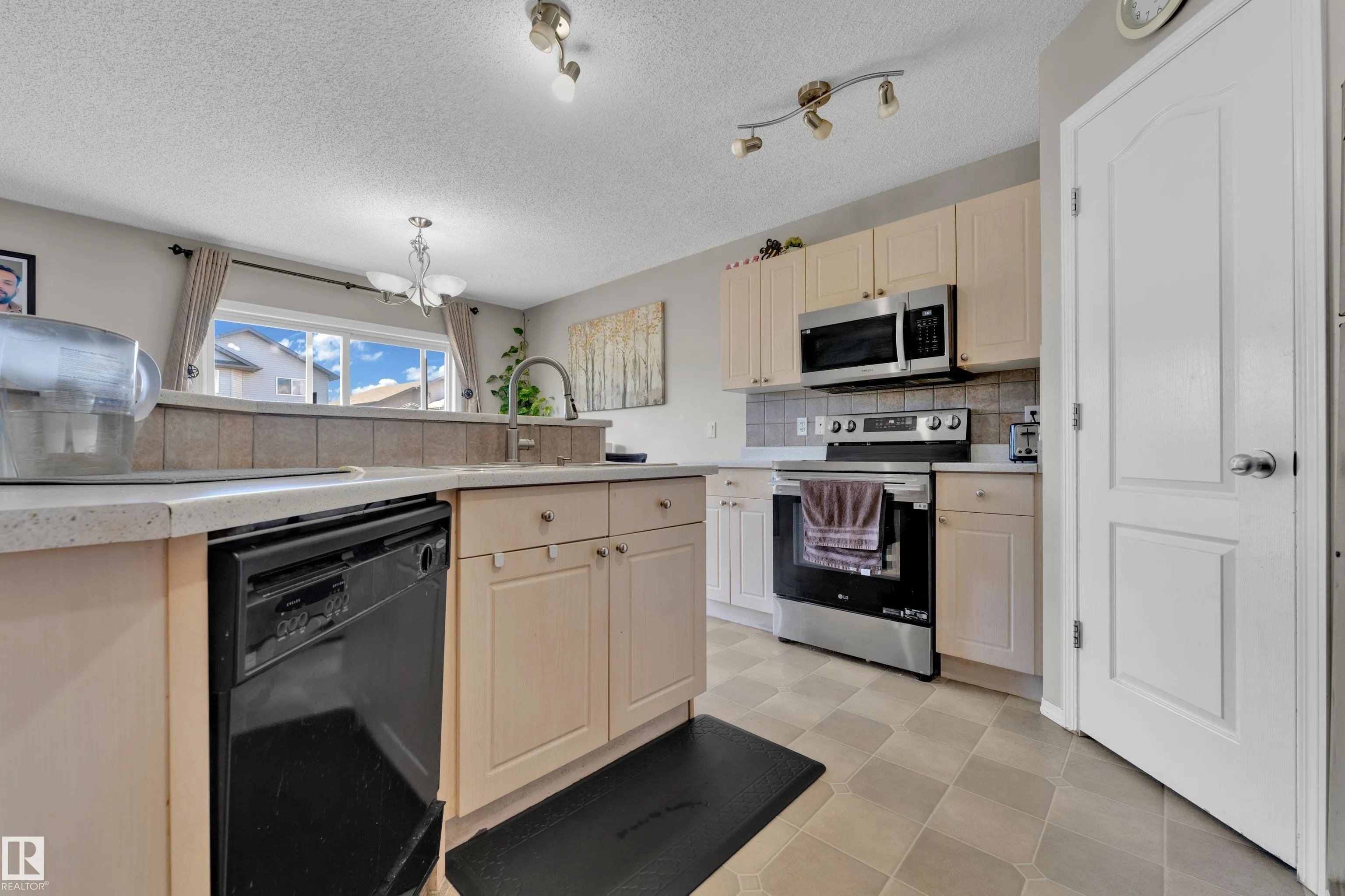 331 SILVER BERRY Road