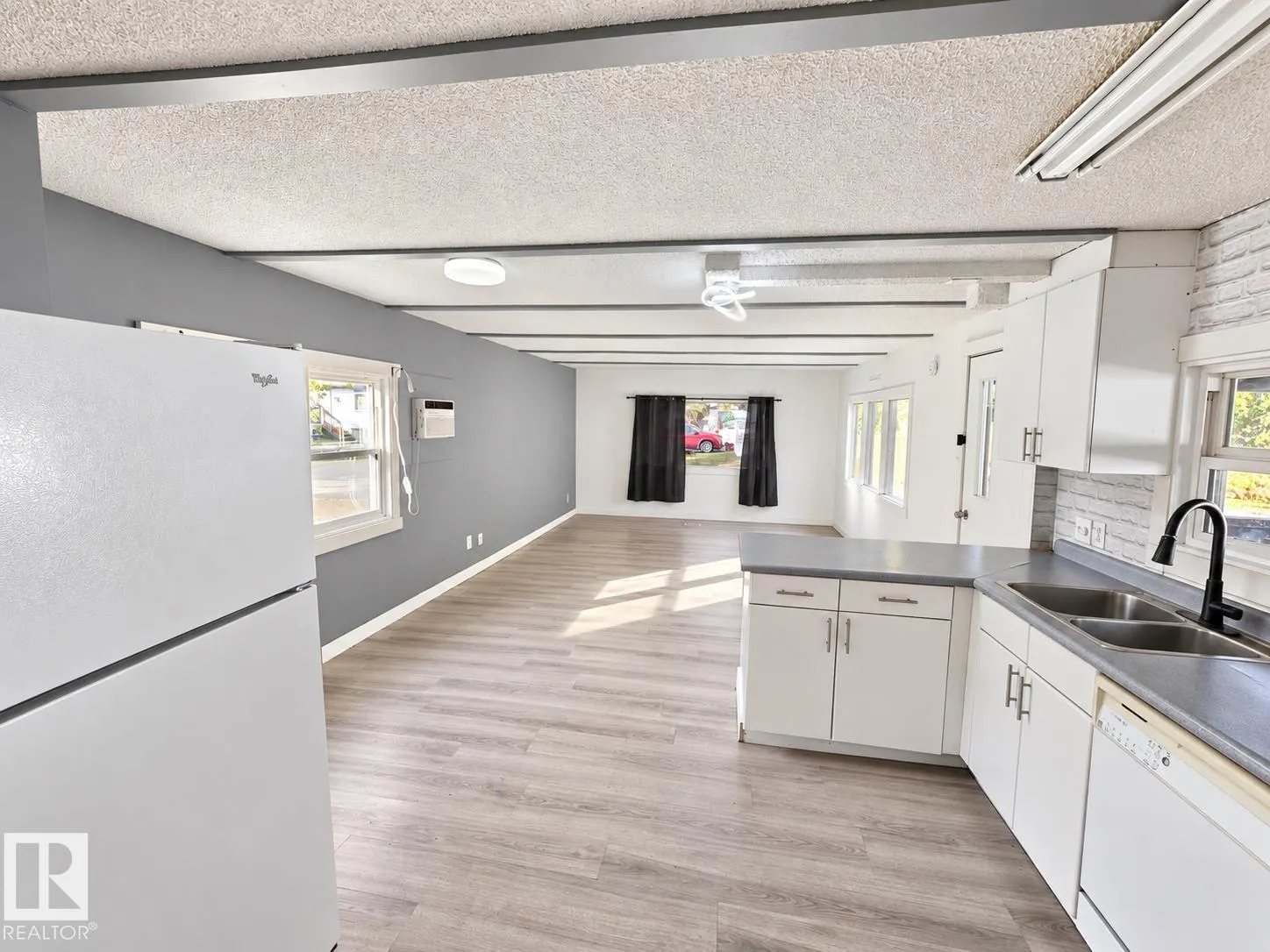 177 West View CR NW
