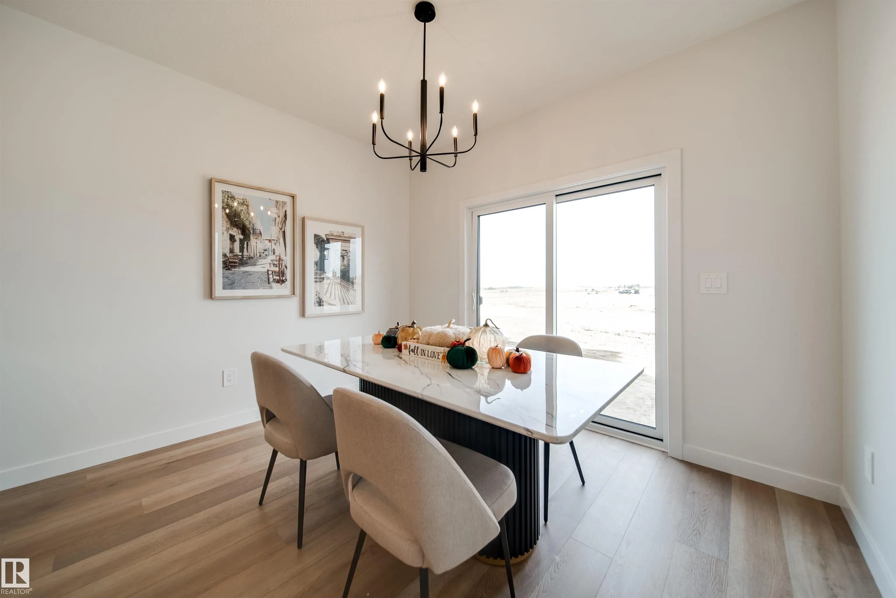 63 Chartres Close