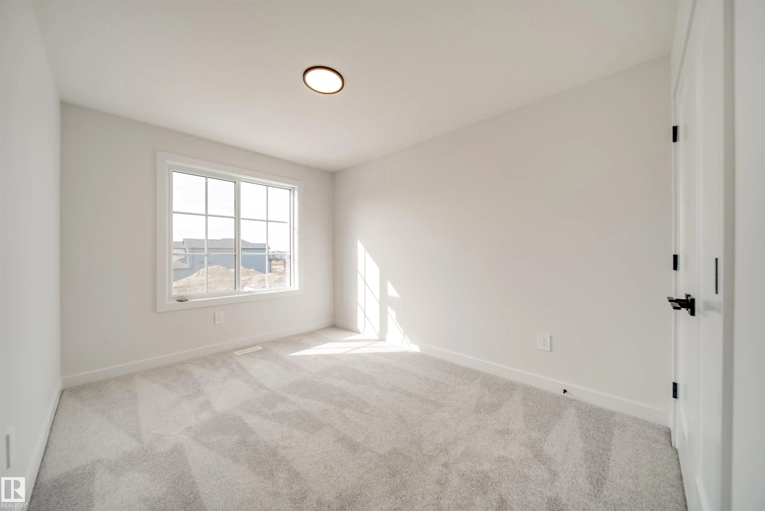63 Chartres Close