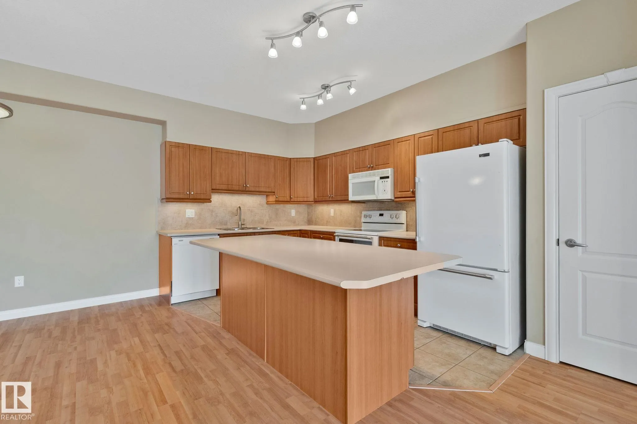1406 HODGSON Way