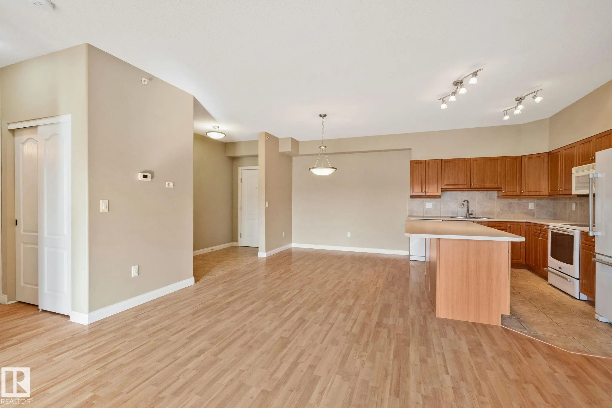 1406 HODGSON Way