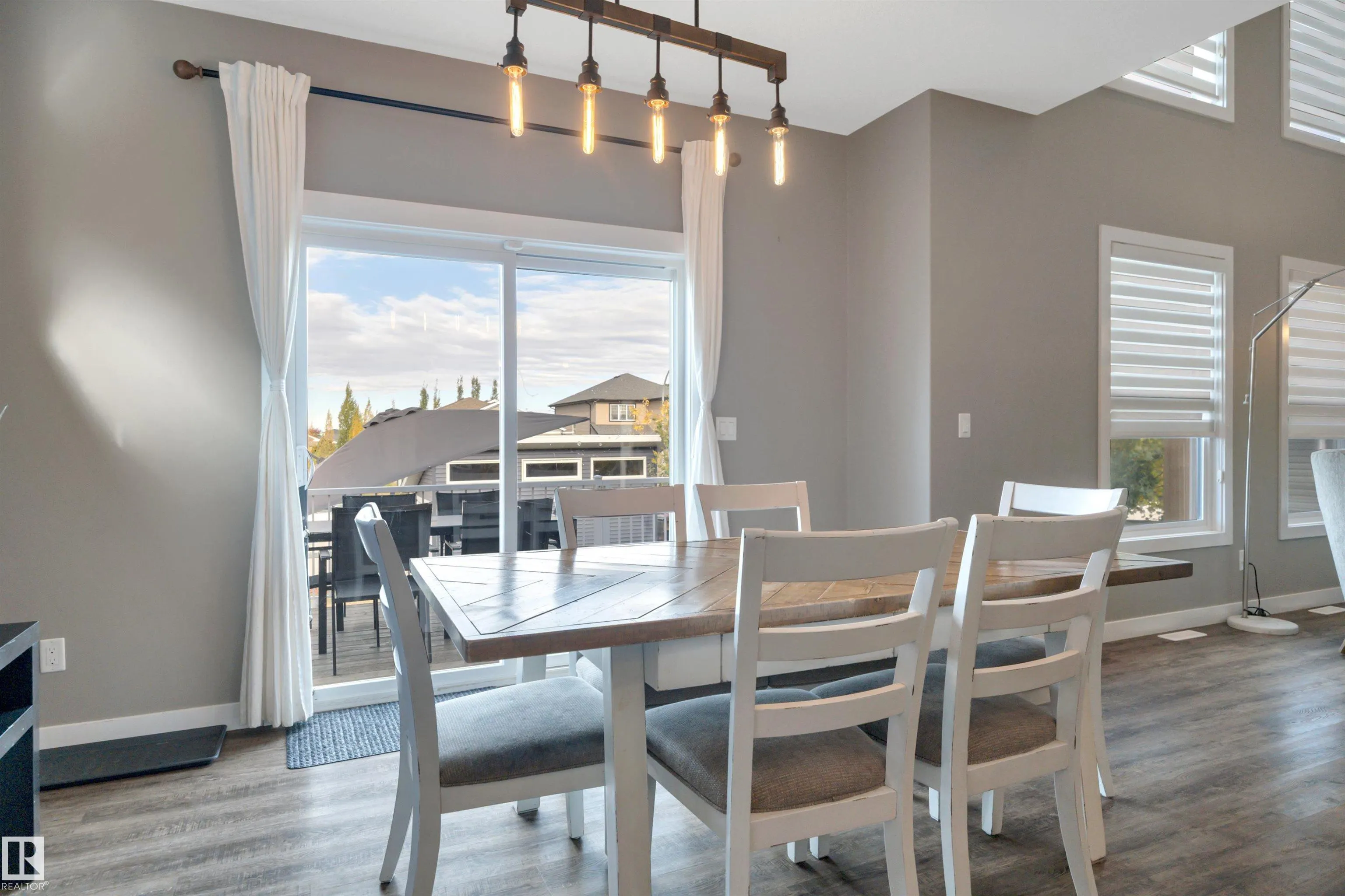 10 MOBERG Close