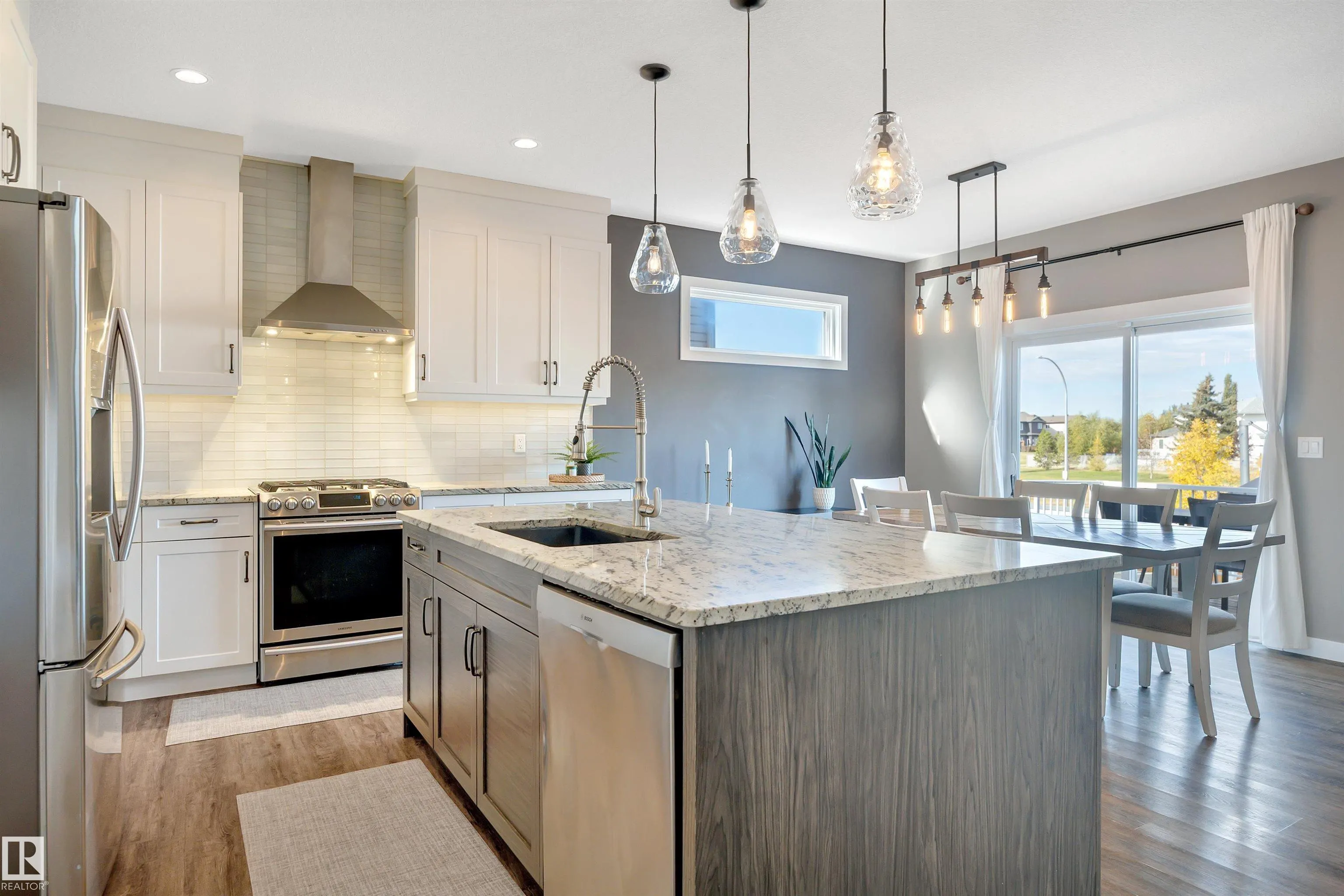 10 MOBERG Close