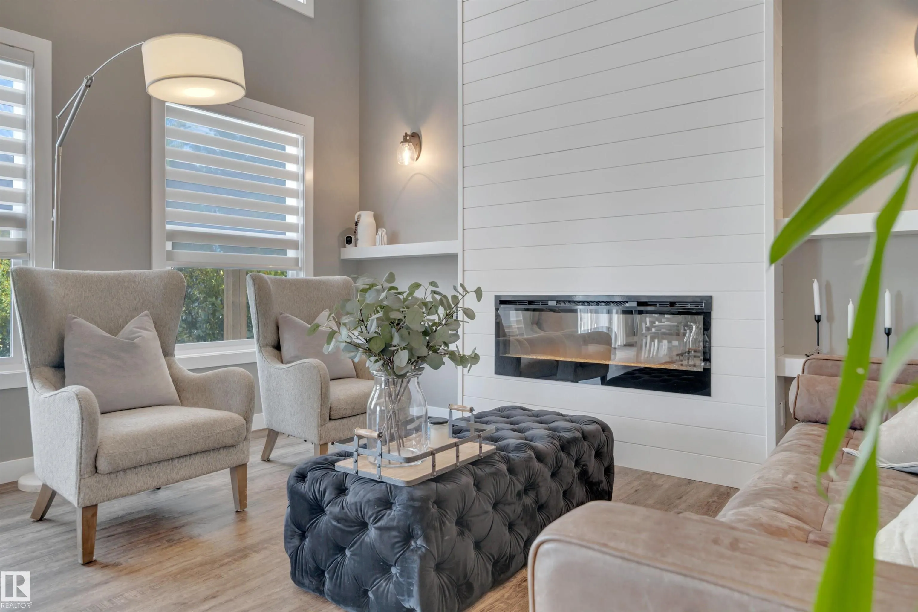 10 MOBERG Close