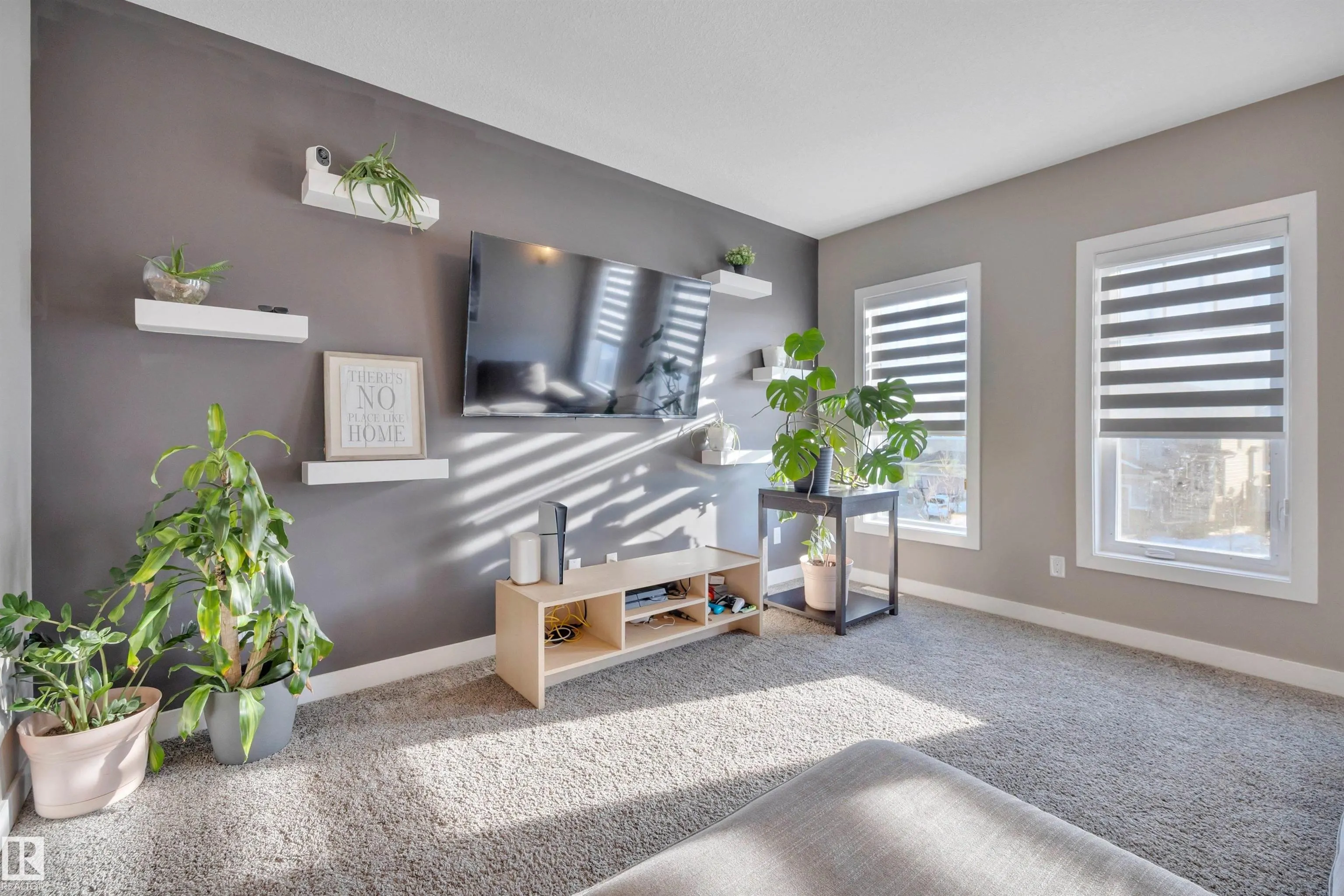 10 MOBERG Close