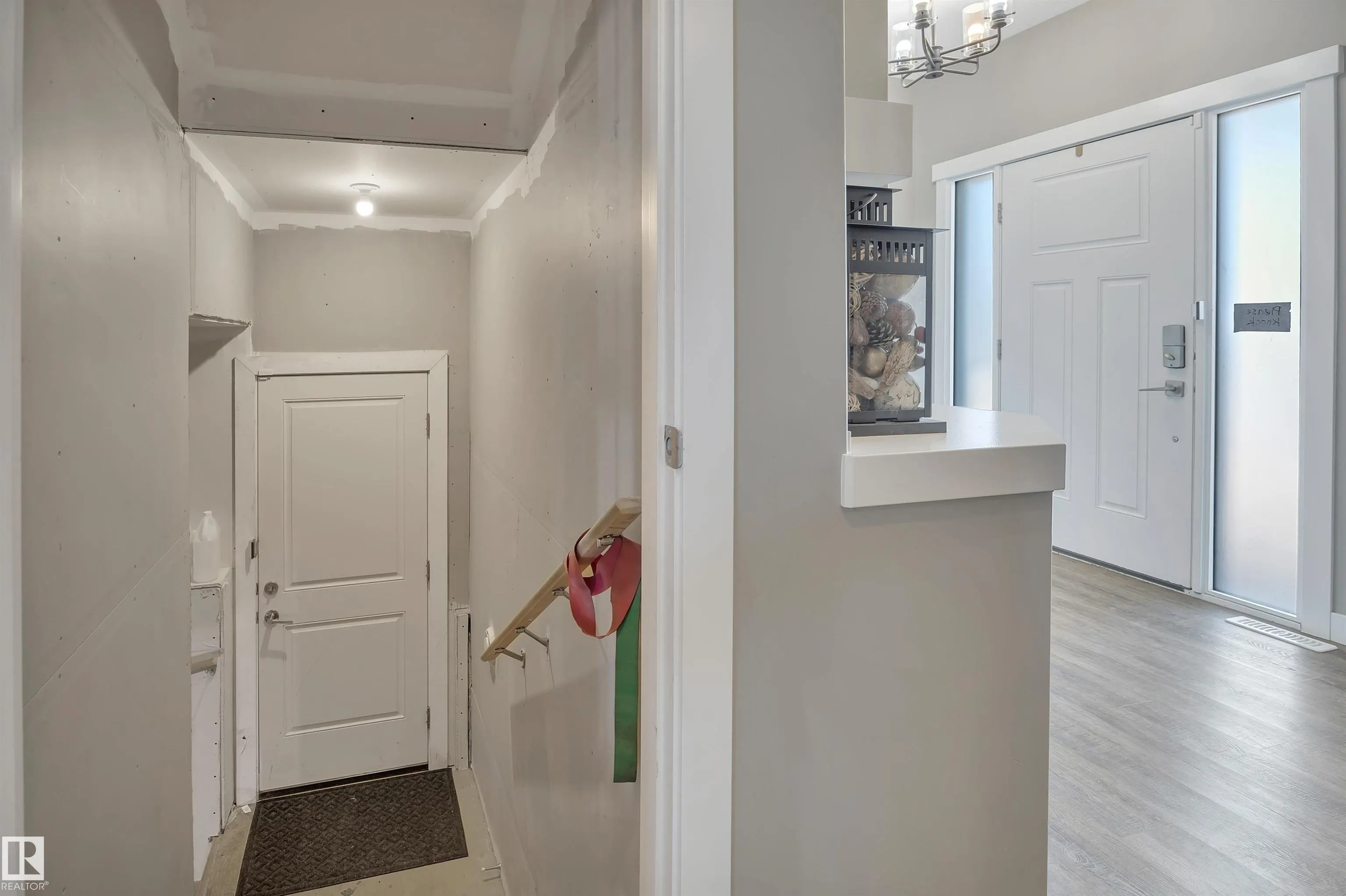 10 MOBERG Close