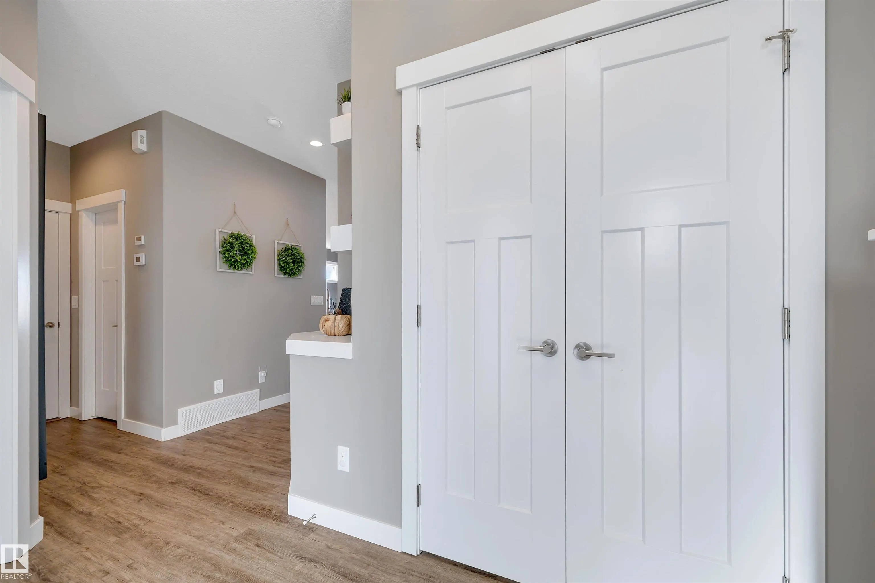 10 MOBERG Close