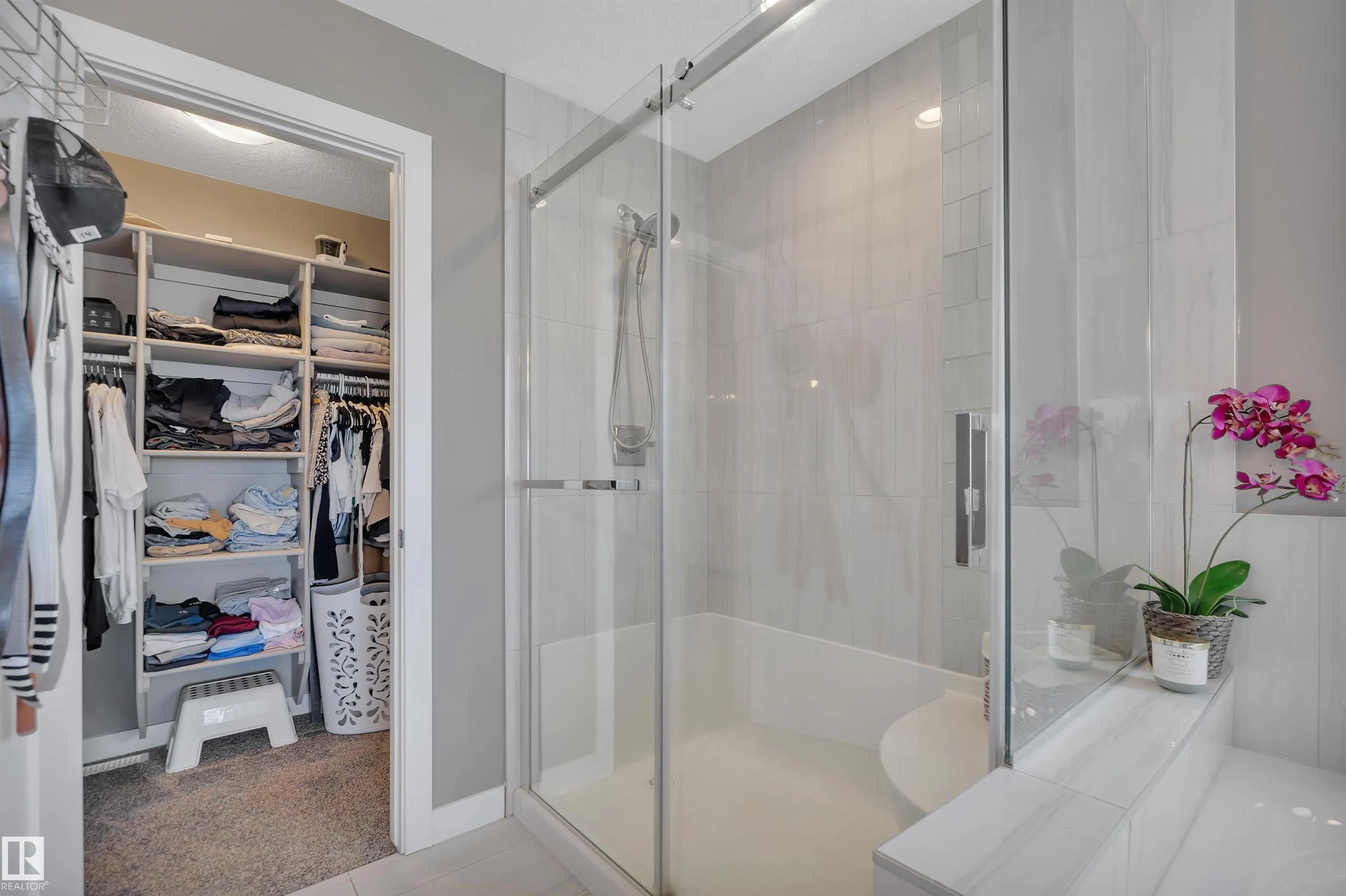 10 MOBERG Close