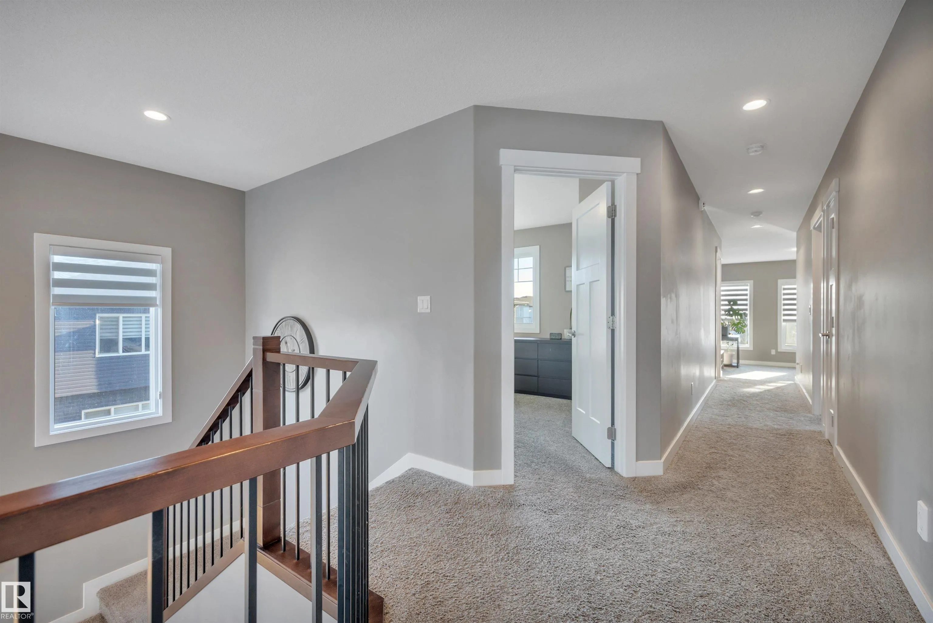 10 MOBERG Close