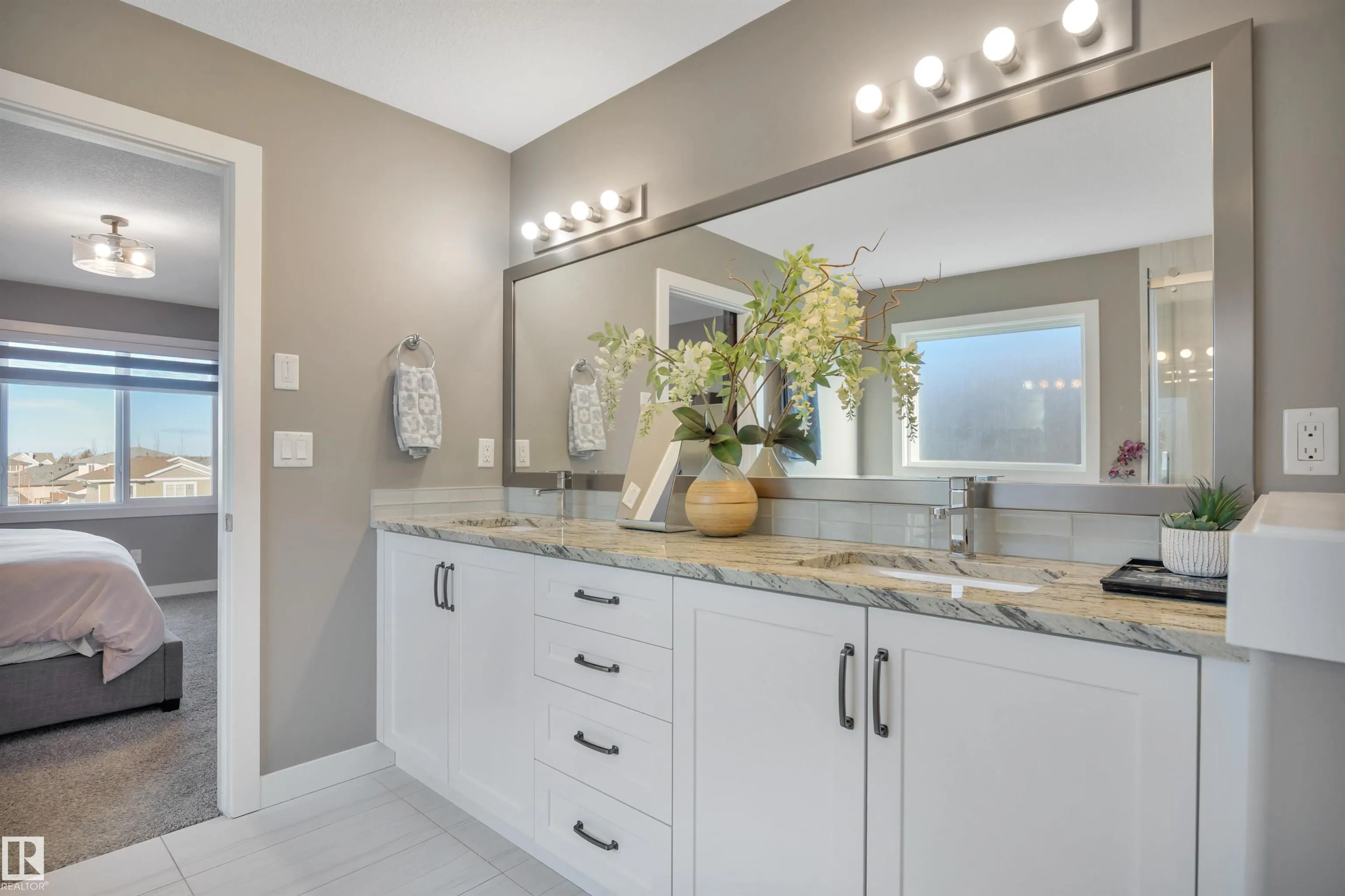 10 MOBERG Close