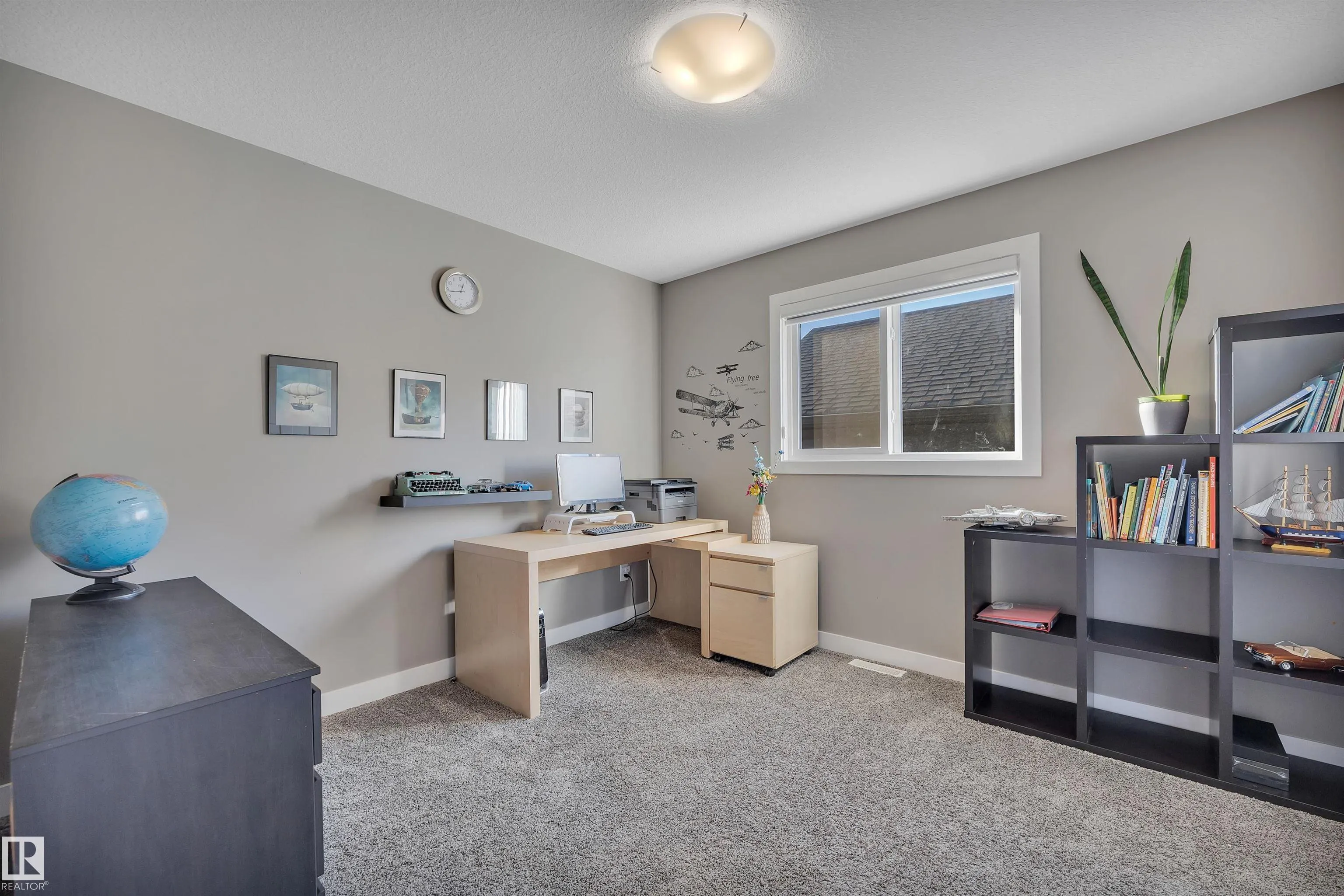 10 MOBERG Close