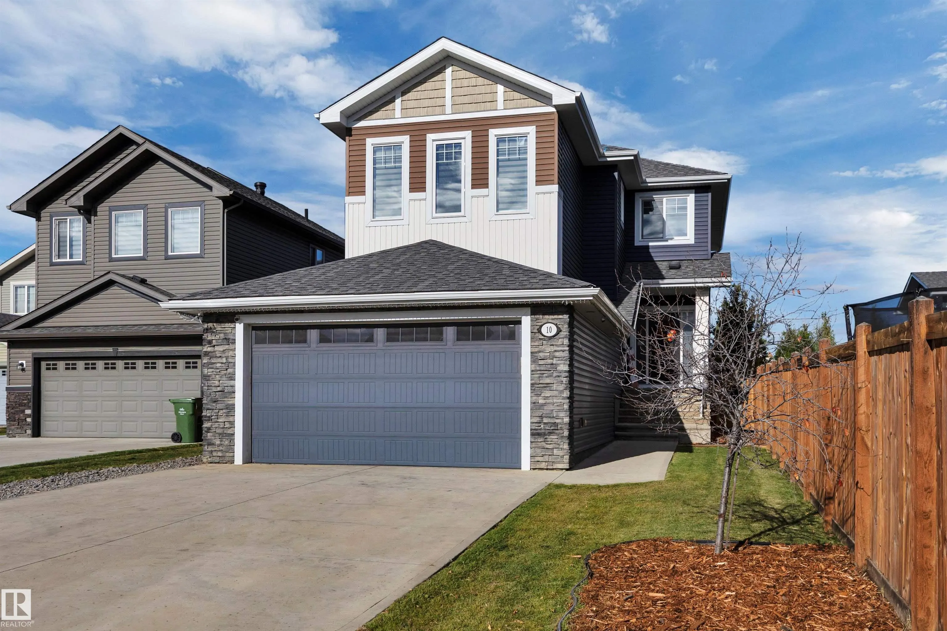 10 MOBERG Close