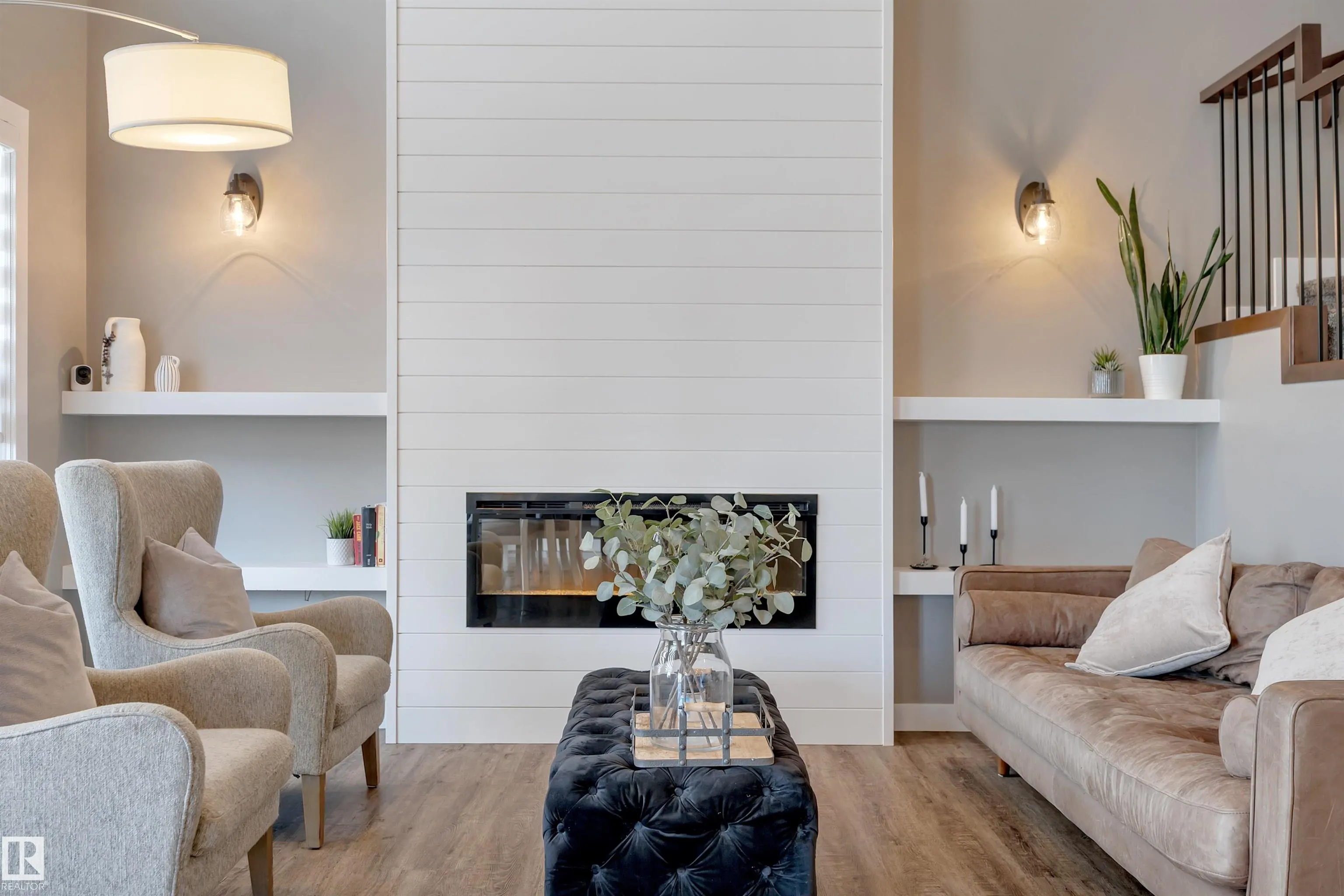 10 MOBERG Close
