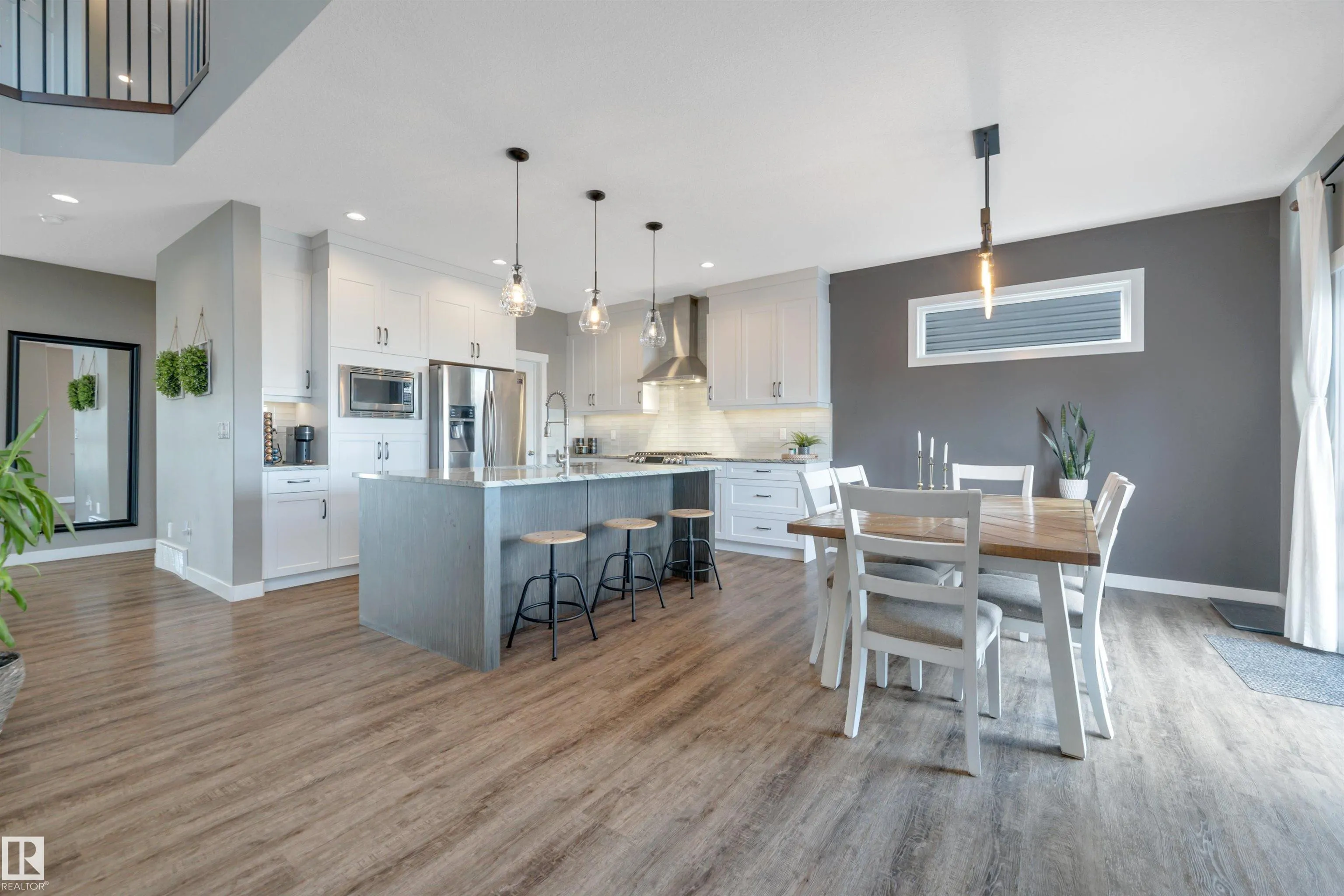 10 MOBERG Close