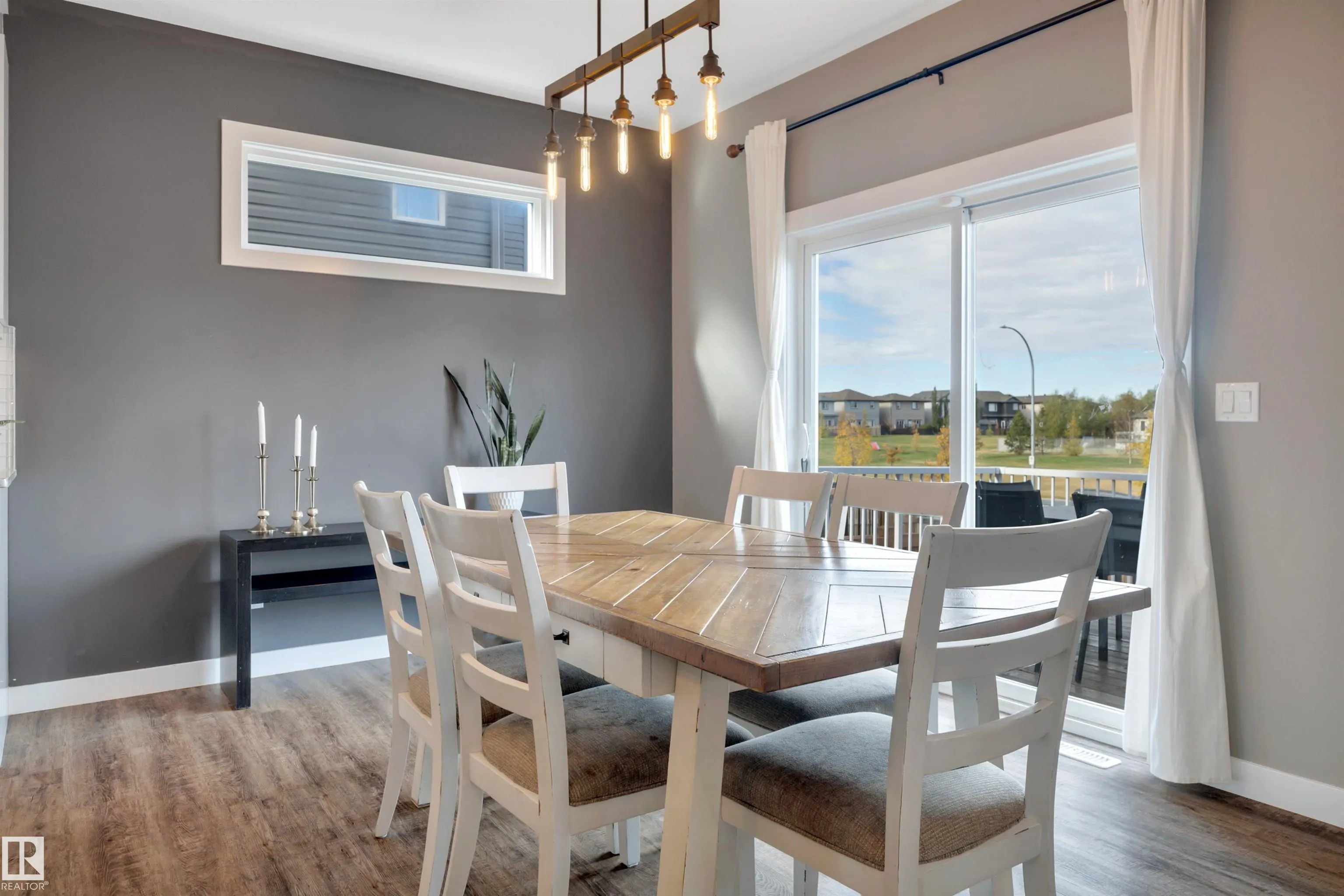 10 MOBERG Close