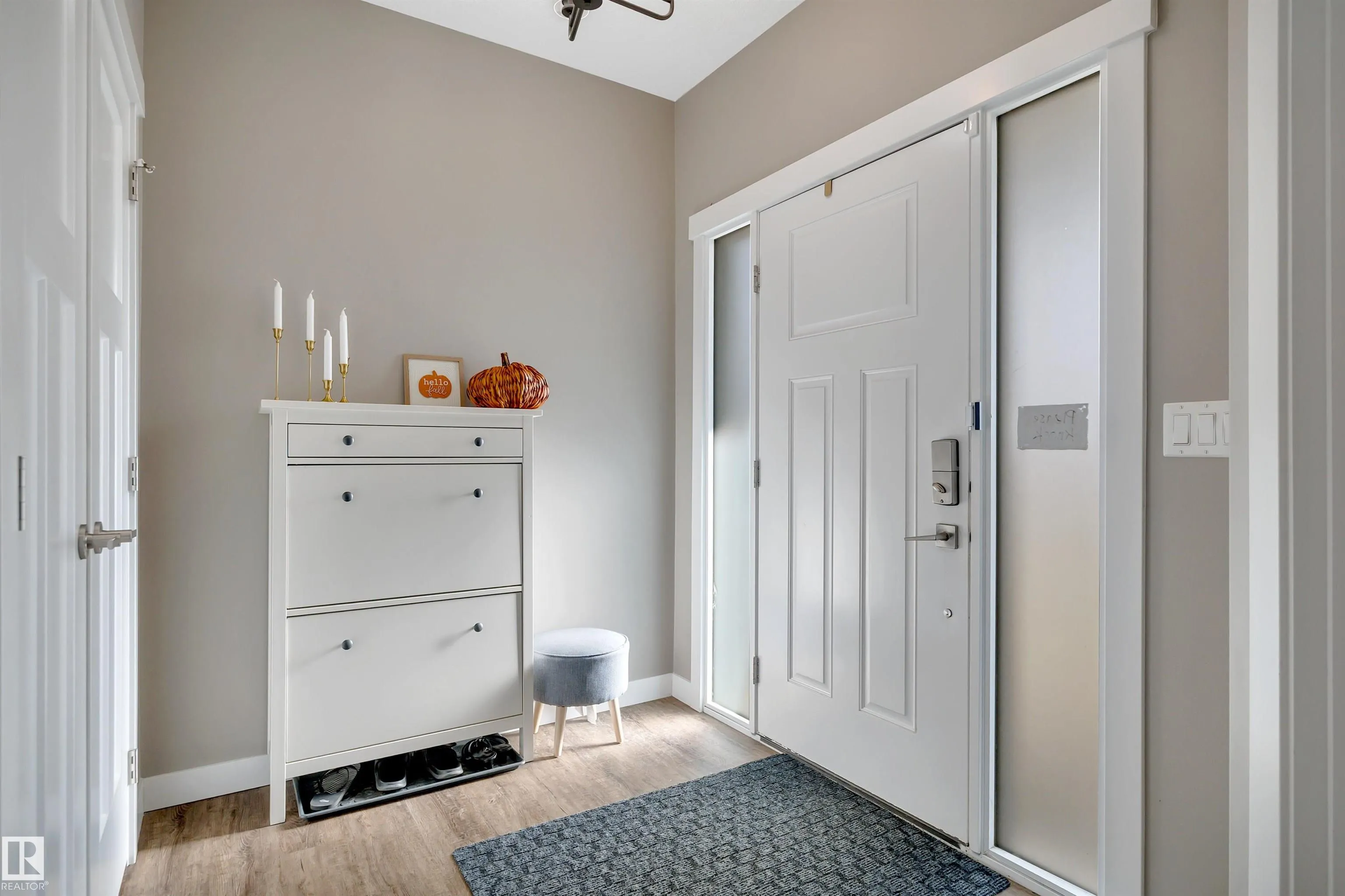10 MOBERG Close