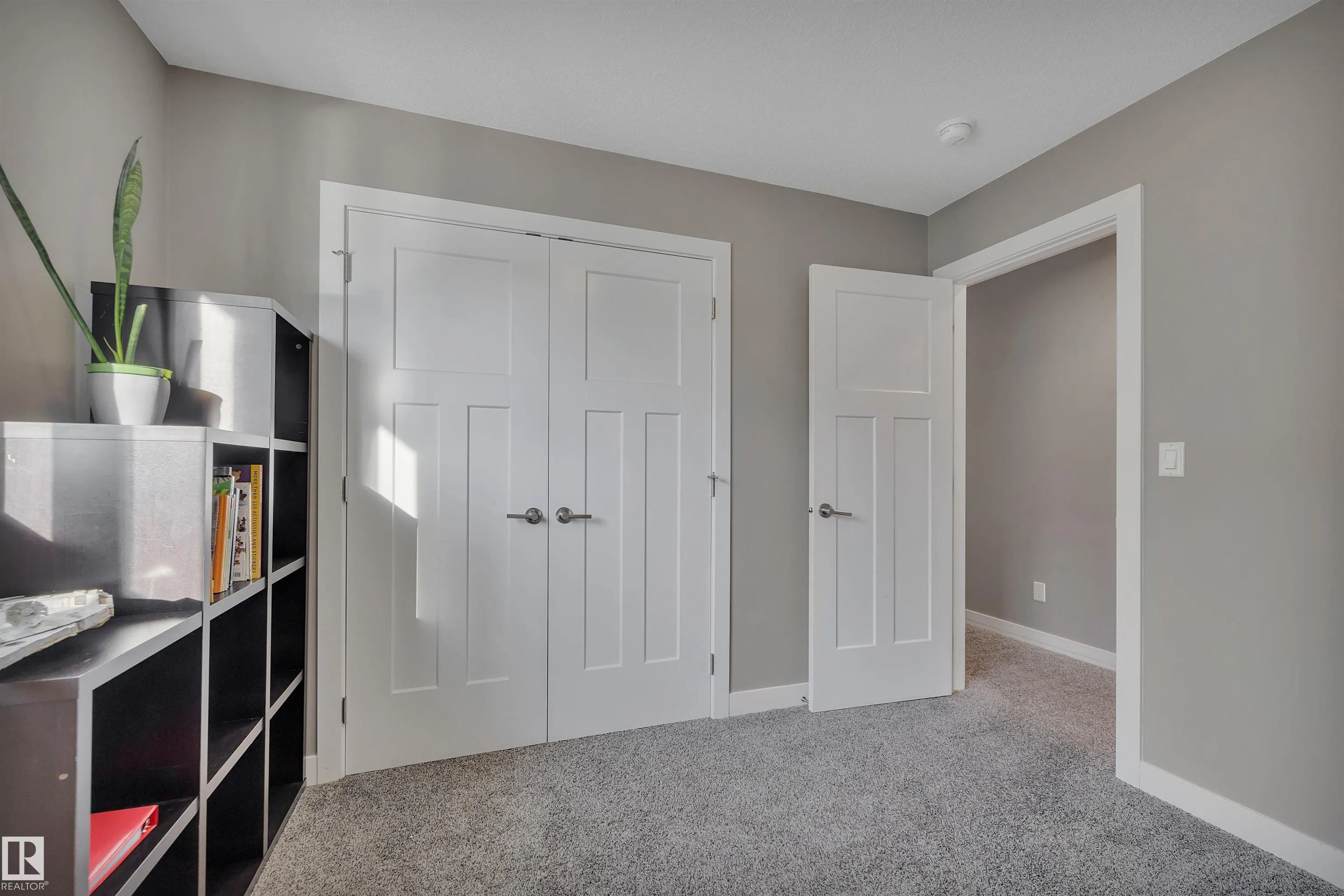 10 MOBERG Close
