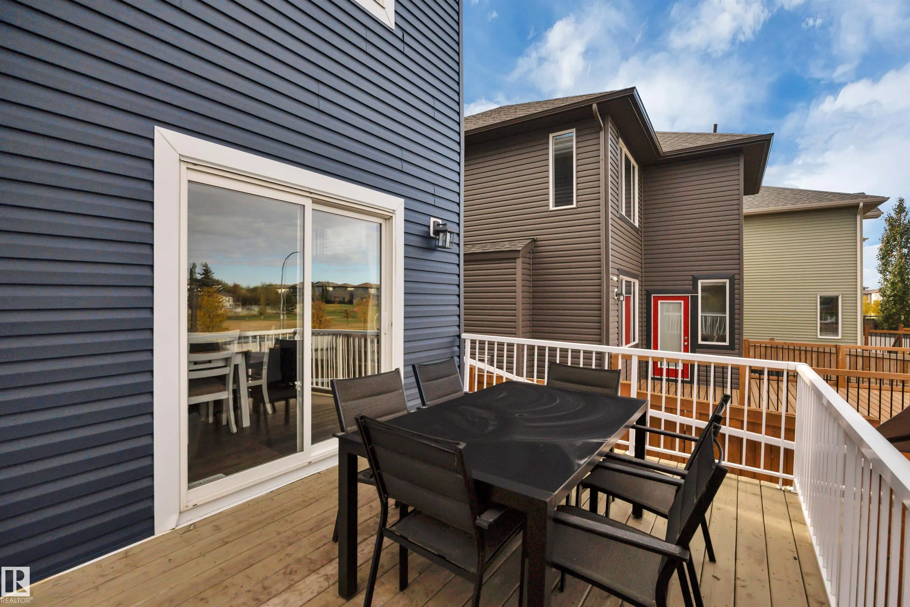 10 MOBERG Close