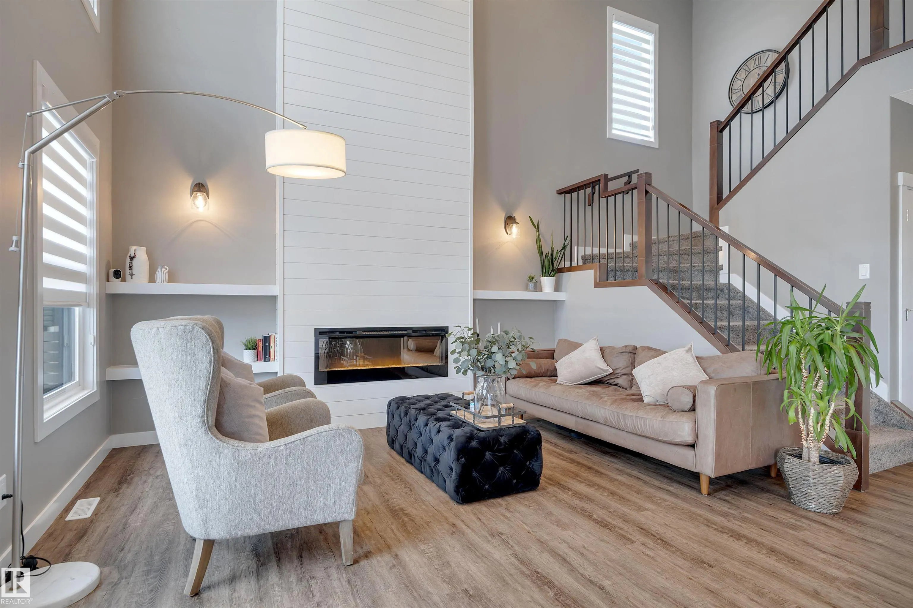 10 MOBERG Close