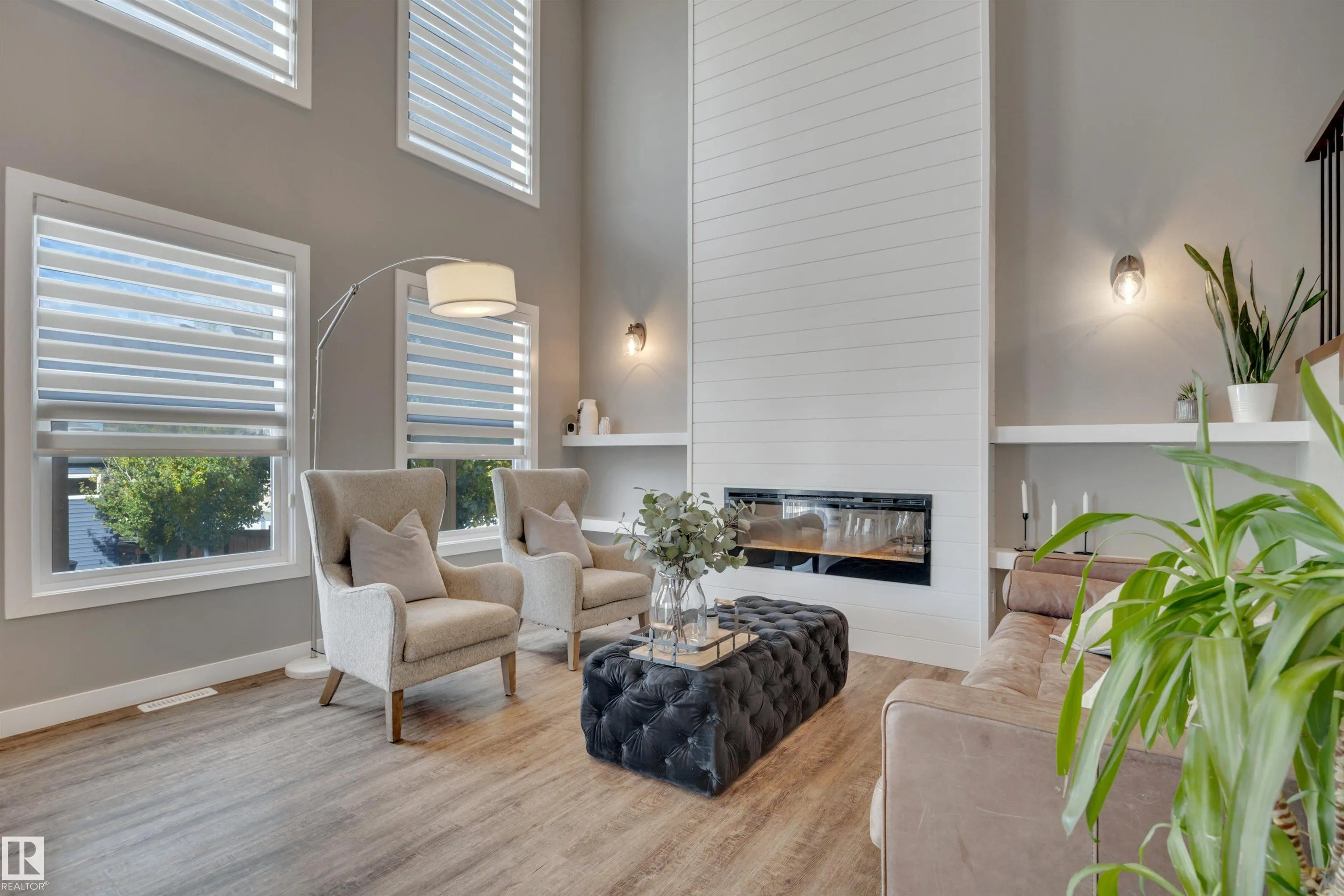 10 MOBERG Close