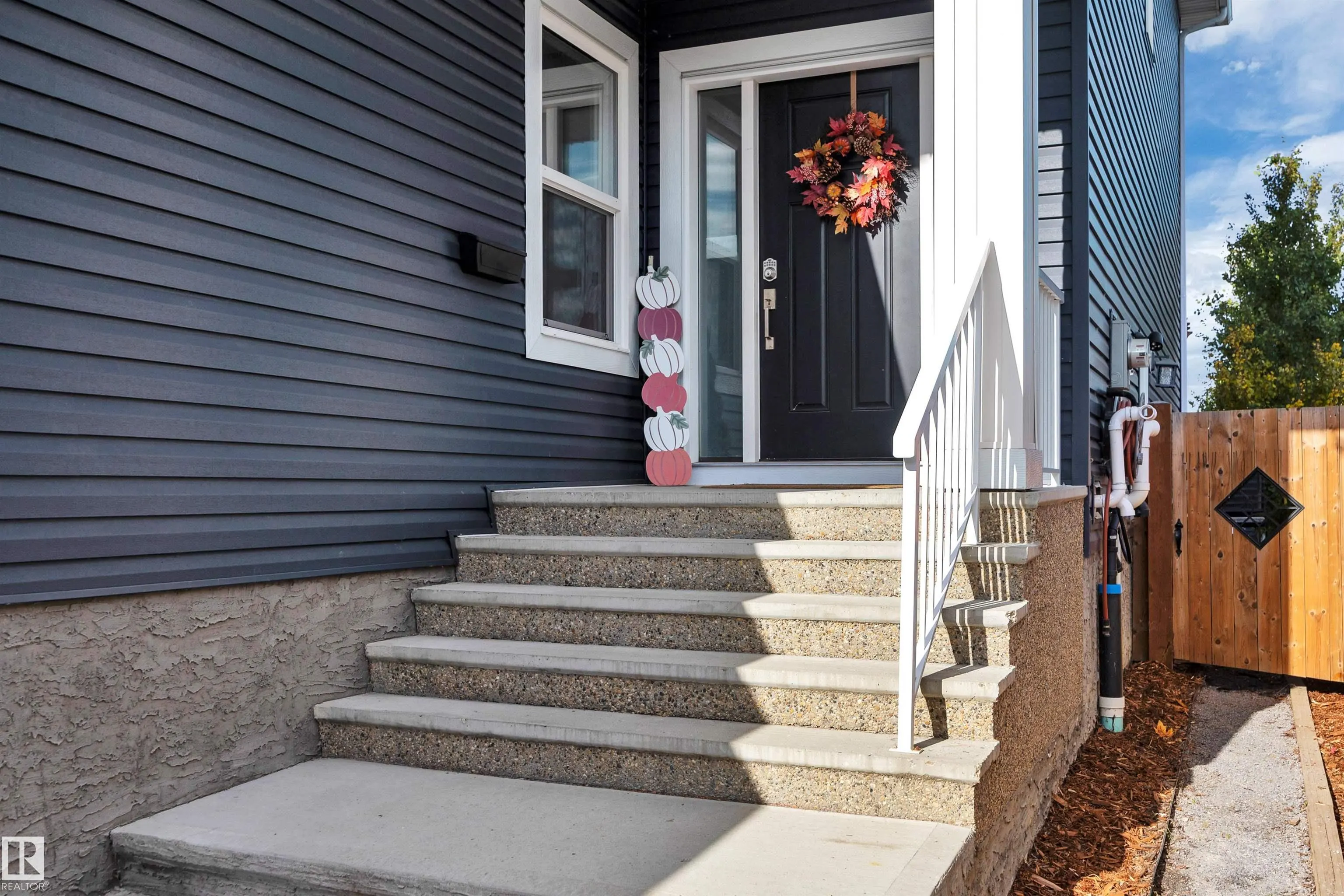 10 MOBERG Close