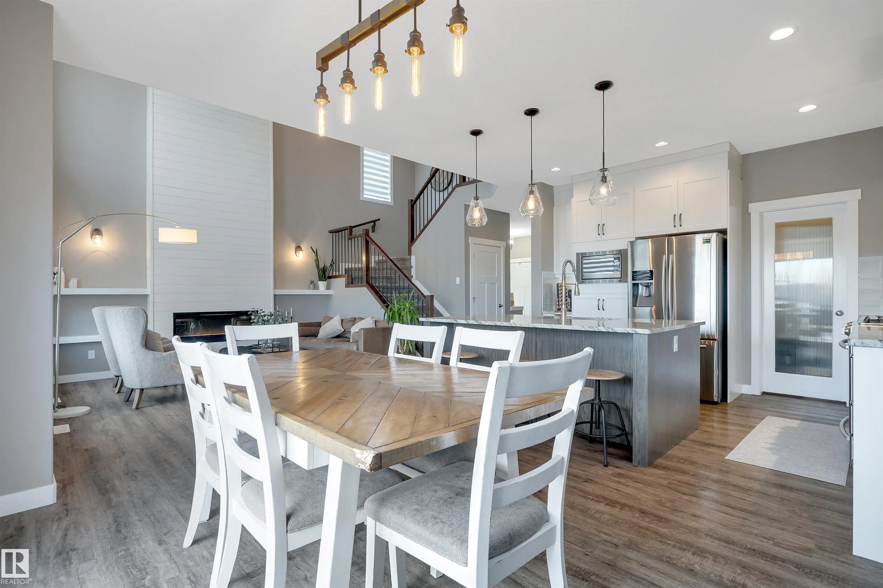 10 MOBERG Close