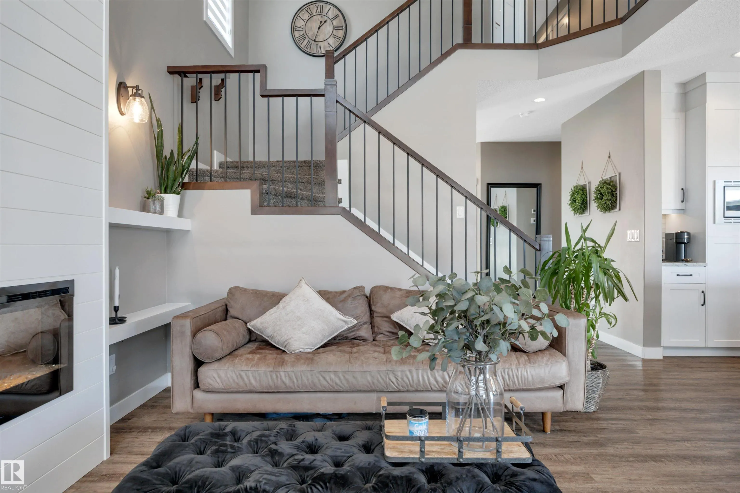 10 MOBERG Close