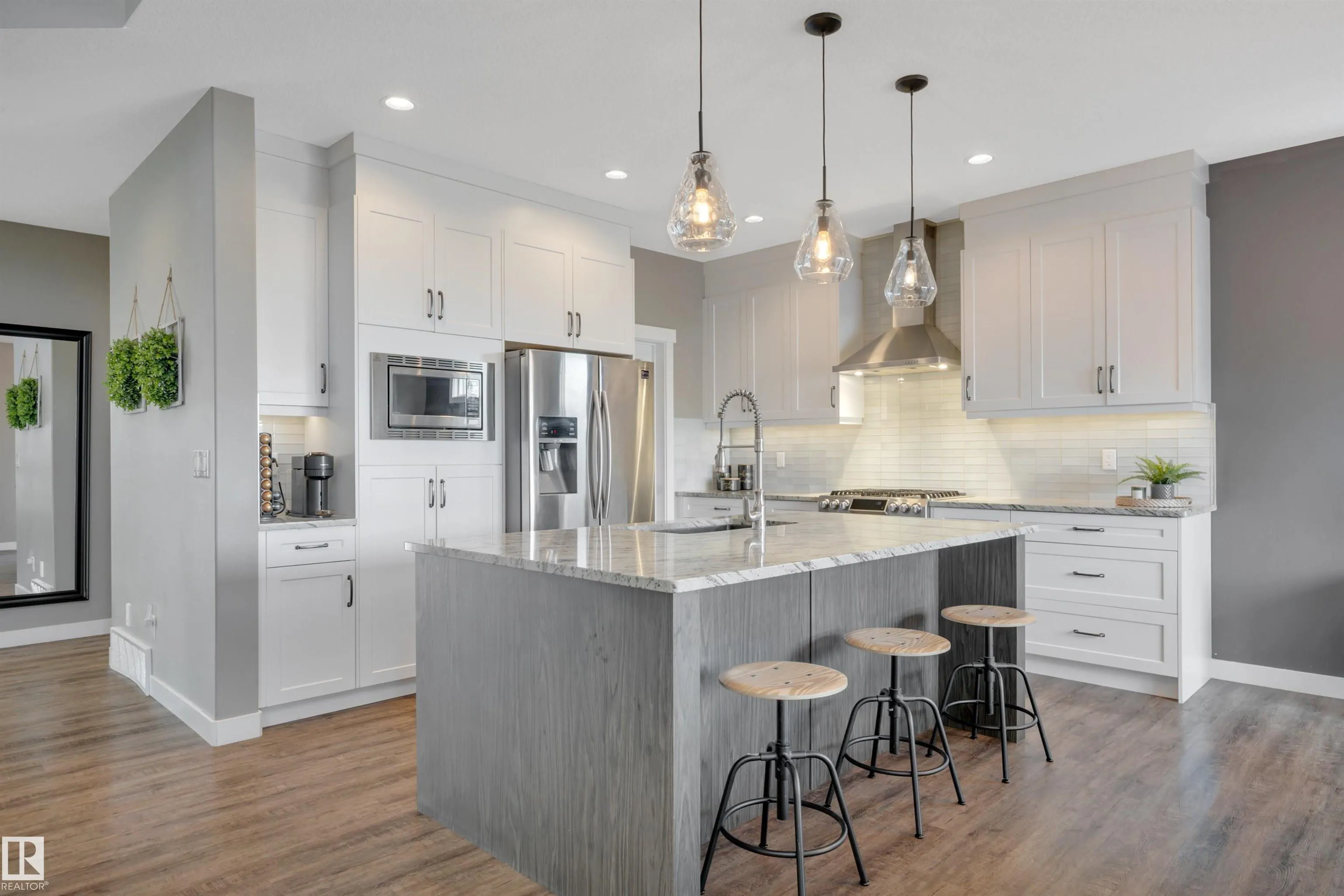 10 MOBERG Close