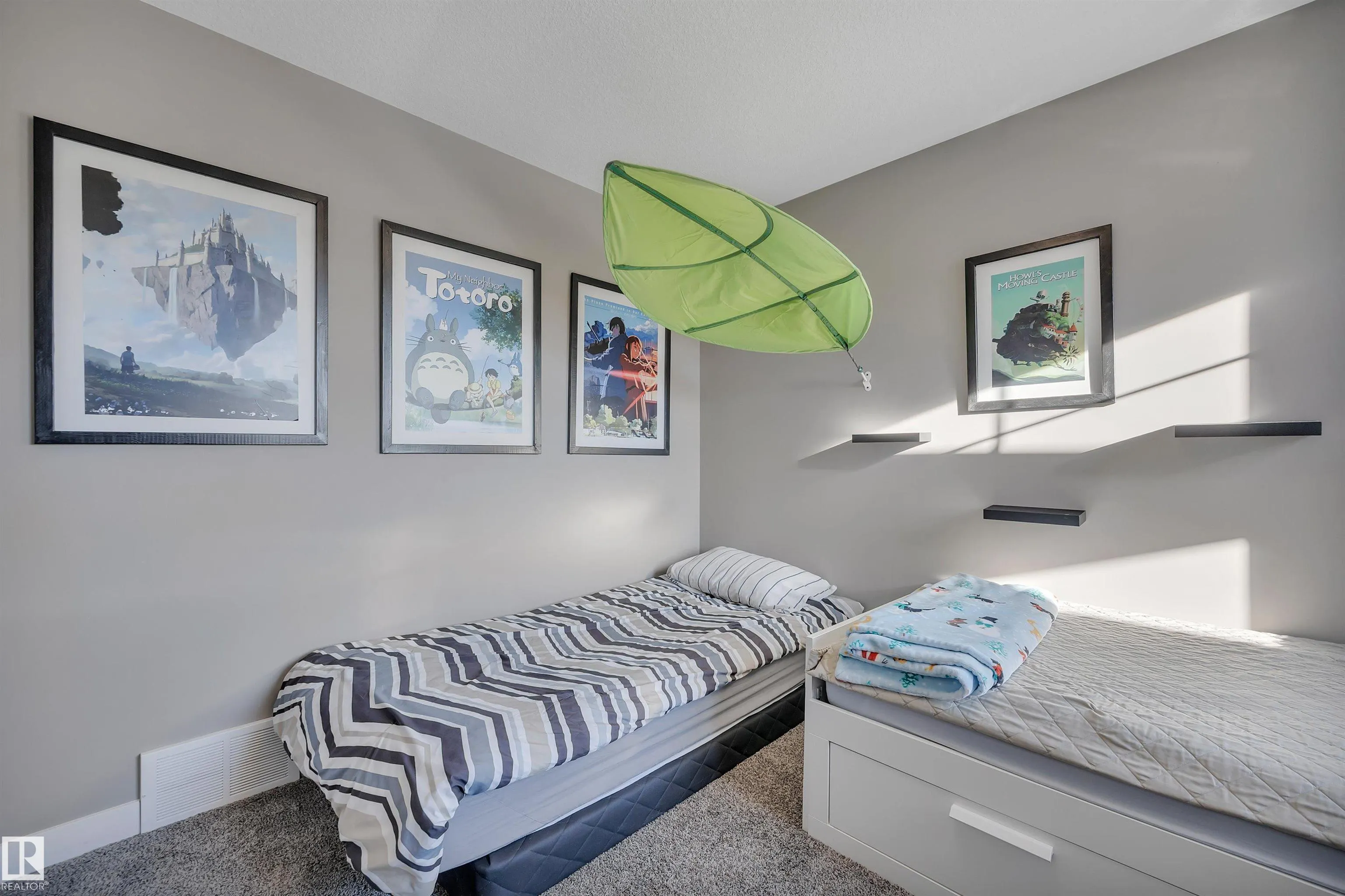 10 MOBERG Close