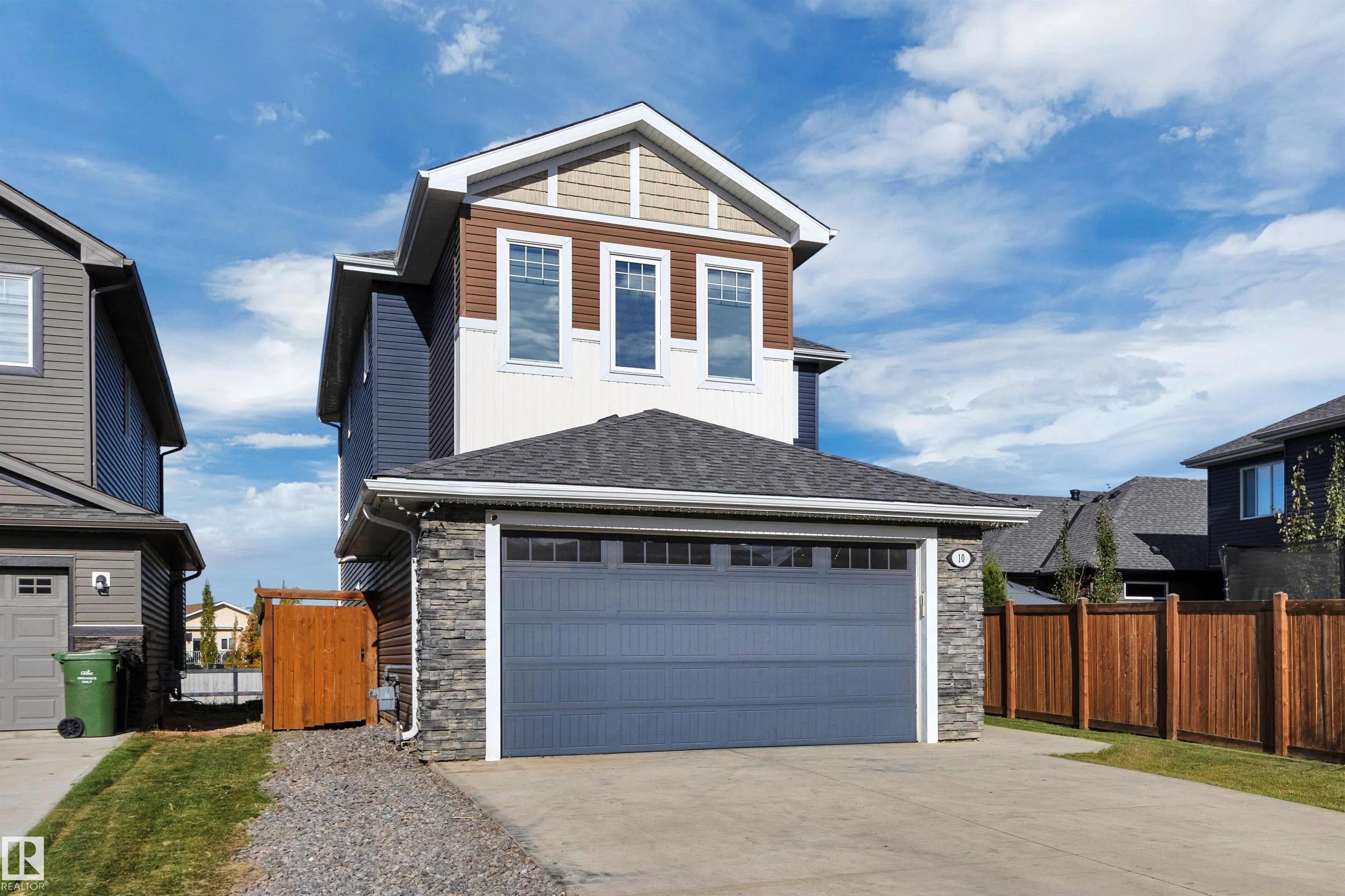 10 MOBERG Close