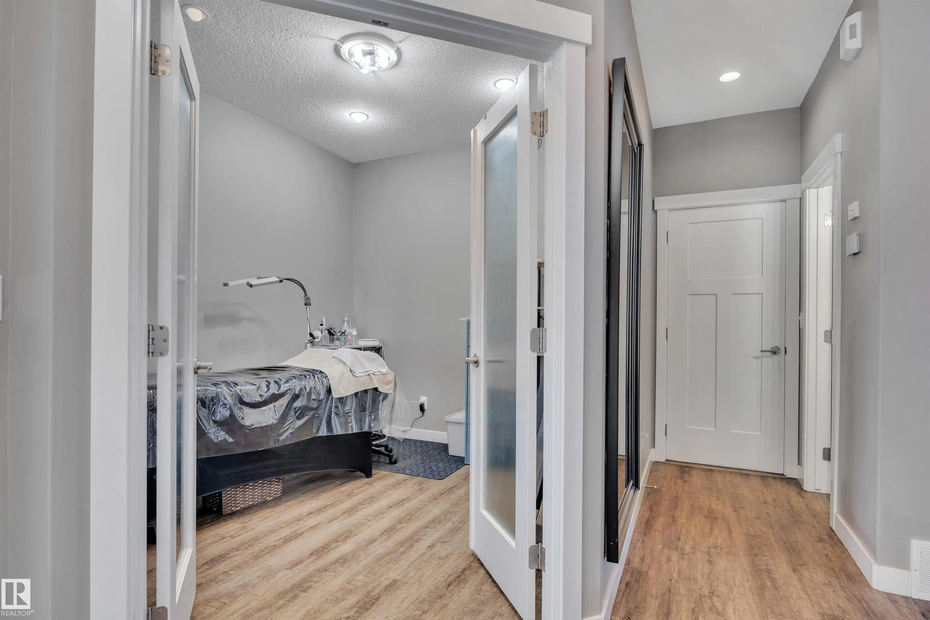 10 MOBERG Close