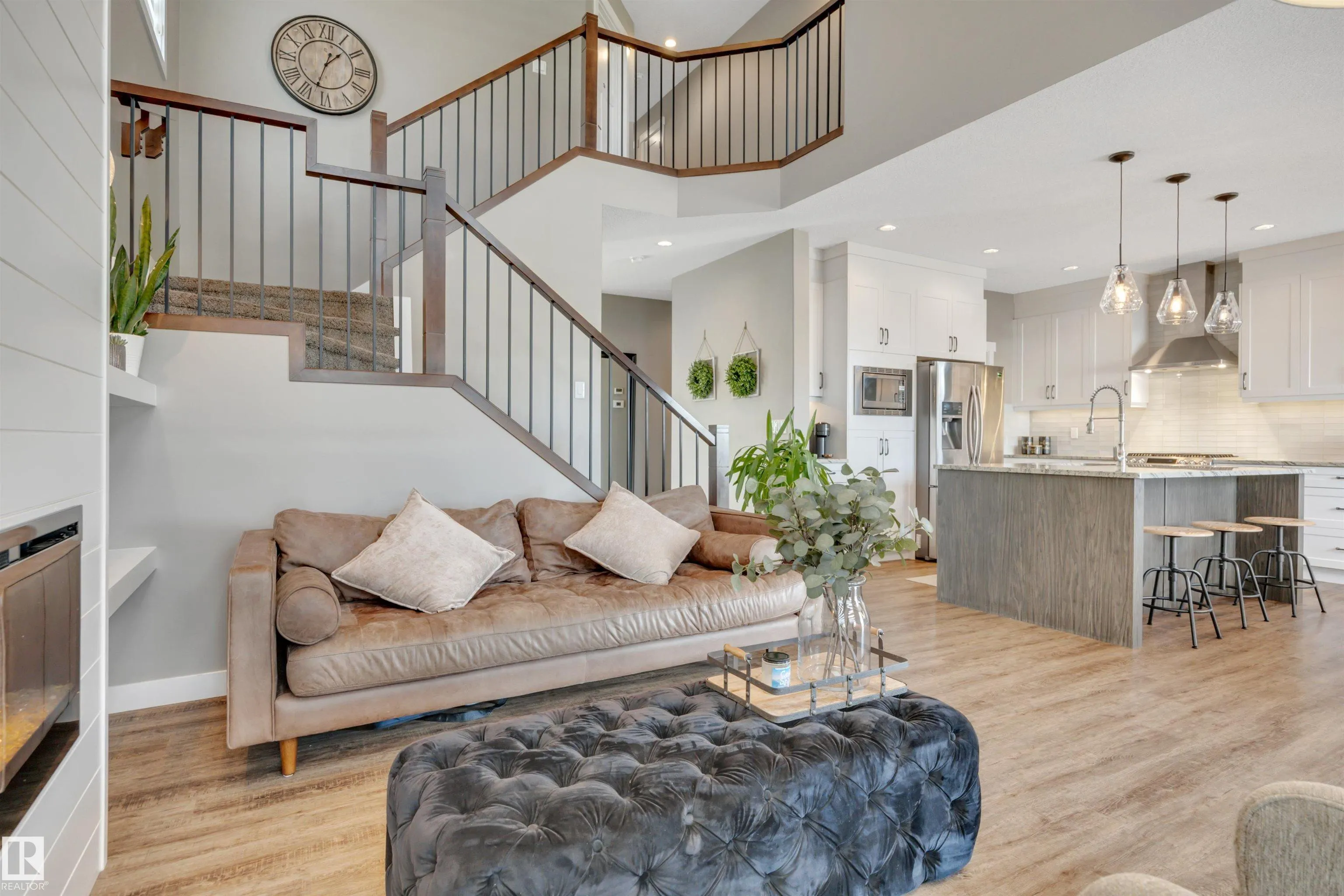 10 MOBERG Close