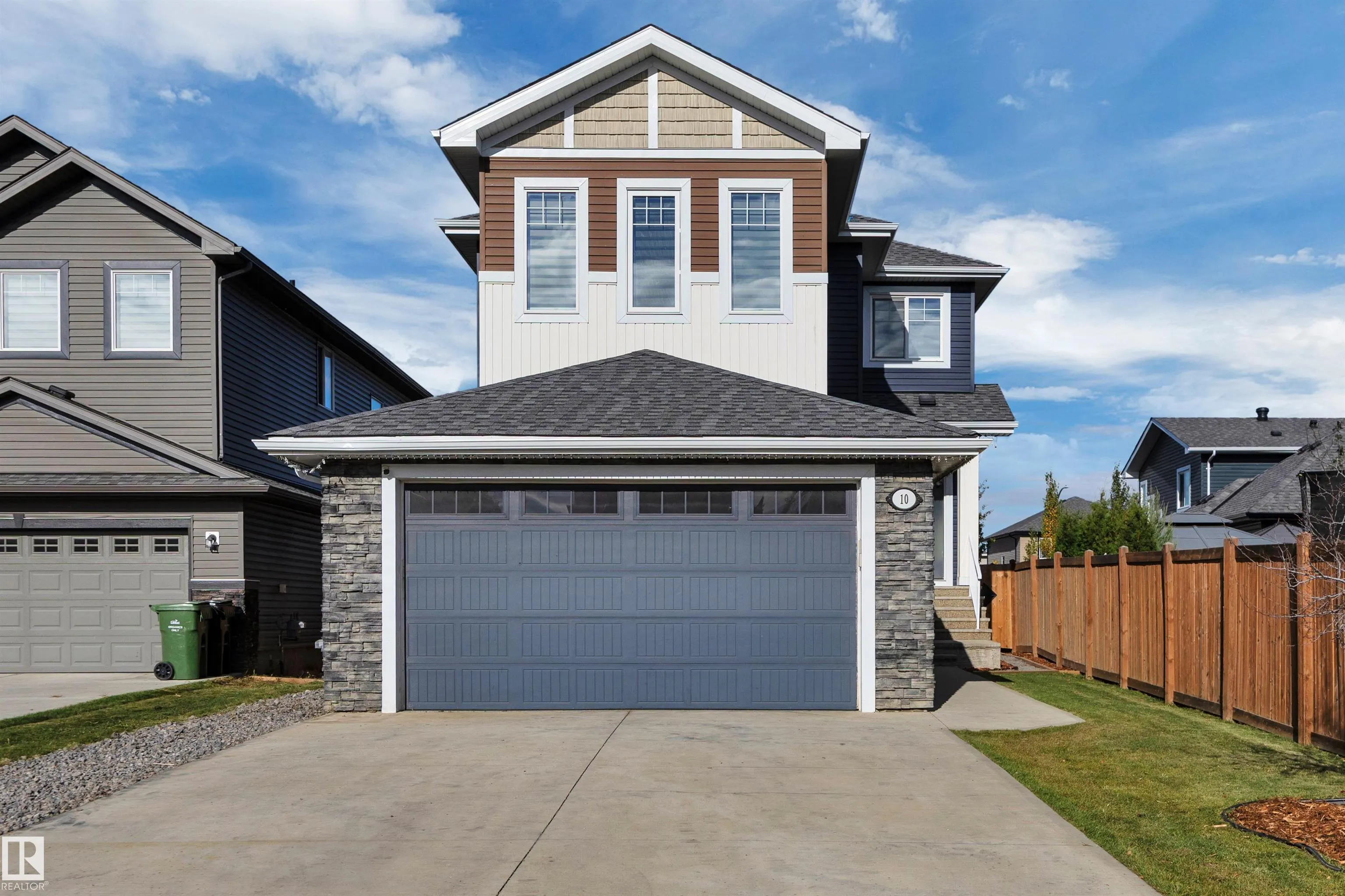 10 MOBERG Close