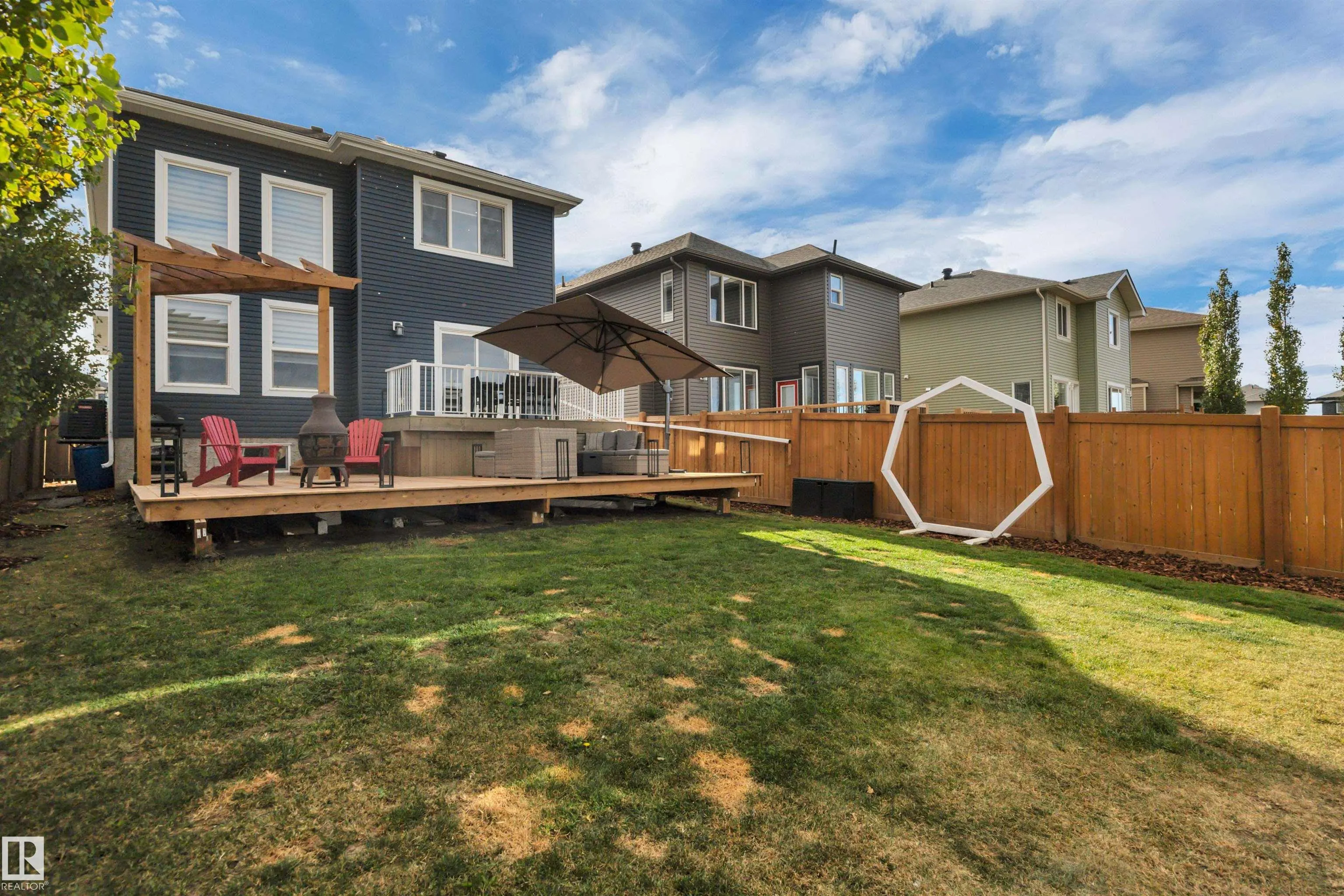 10 MOBERG Close
