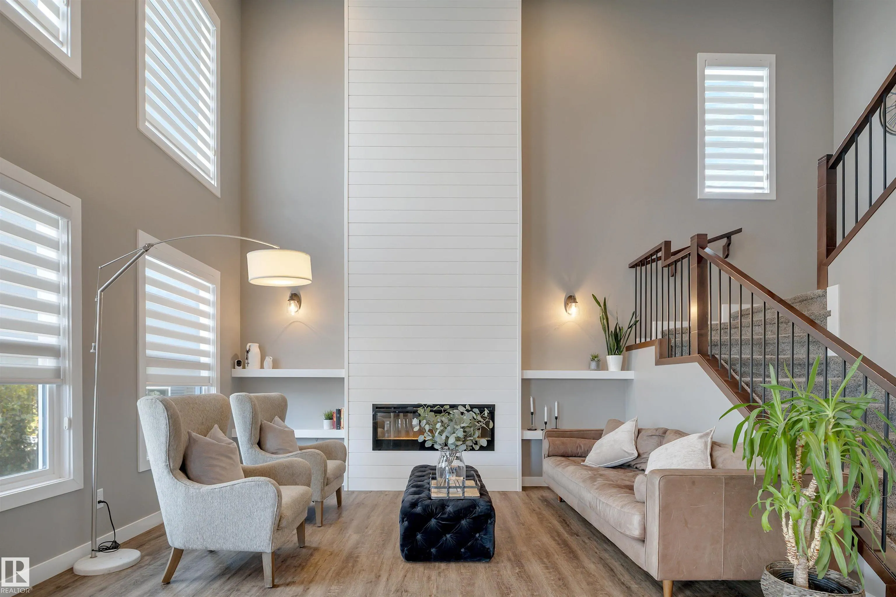 10 MOBERG Close