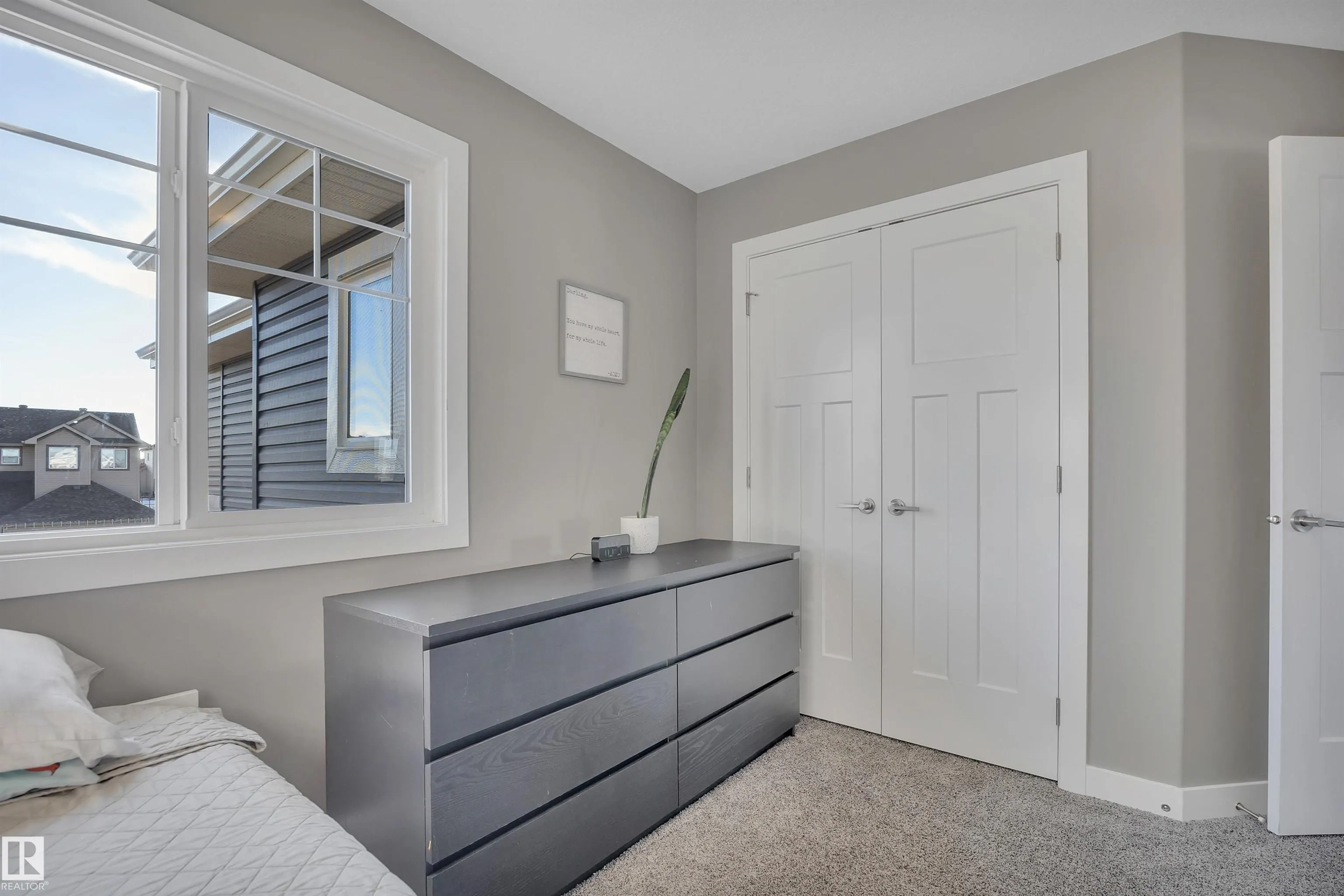 10 MOBERG Close