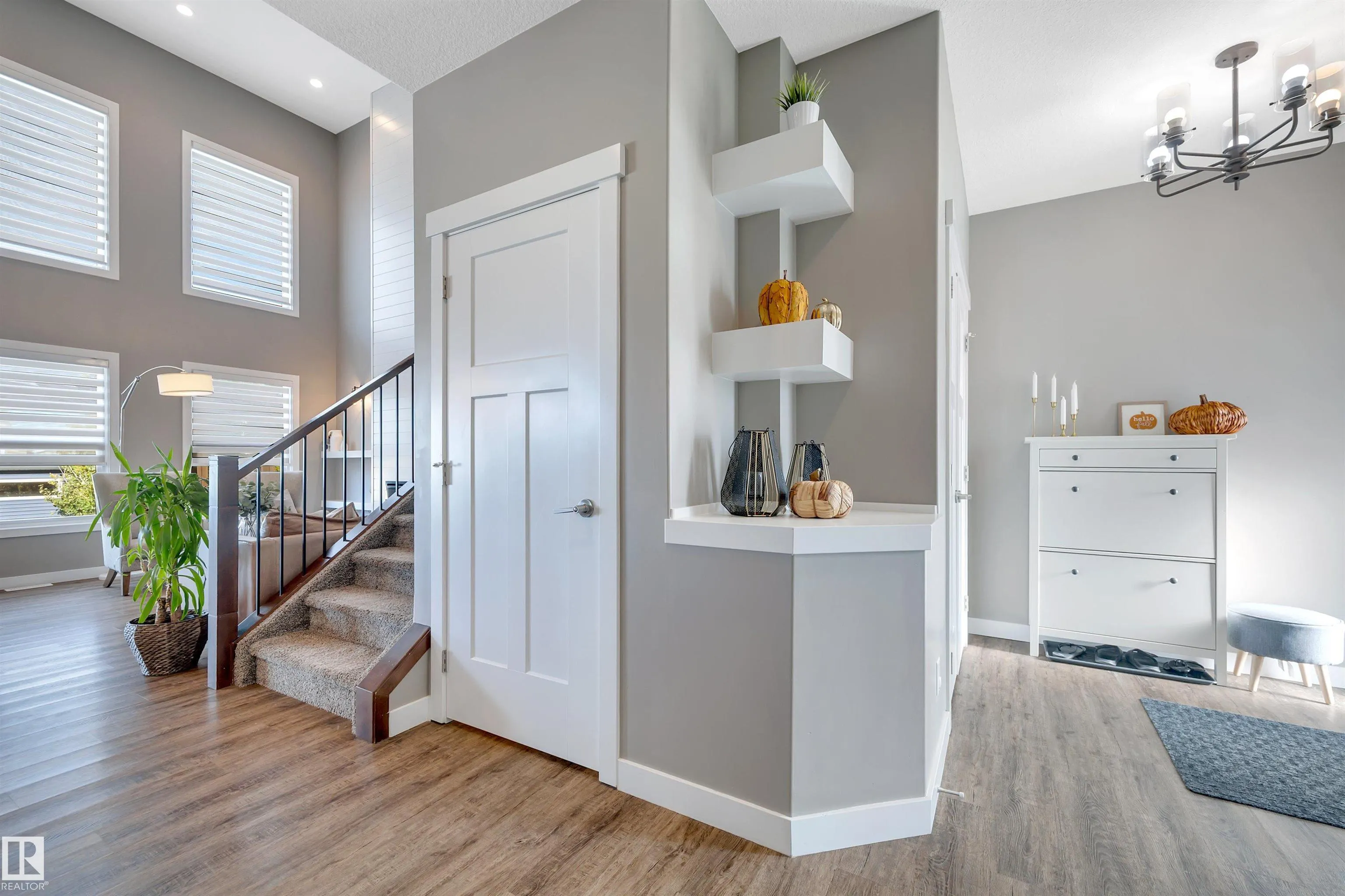 10 MOBERG Close
