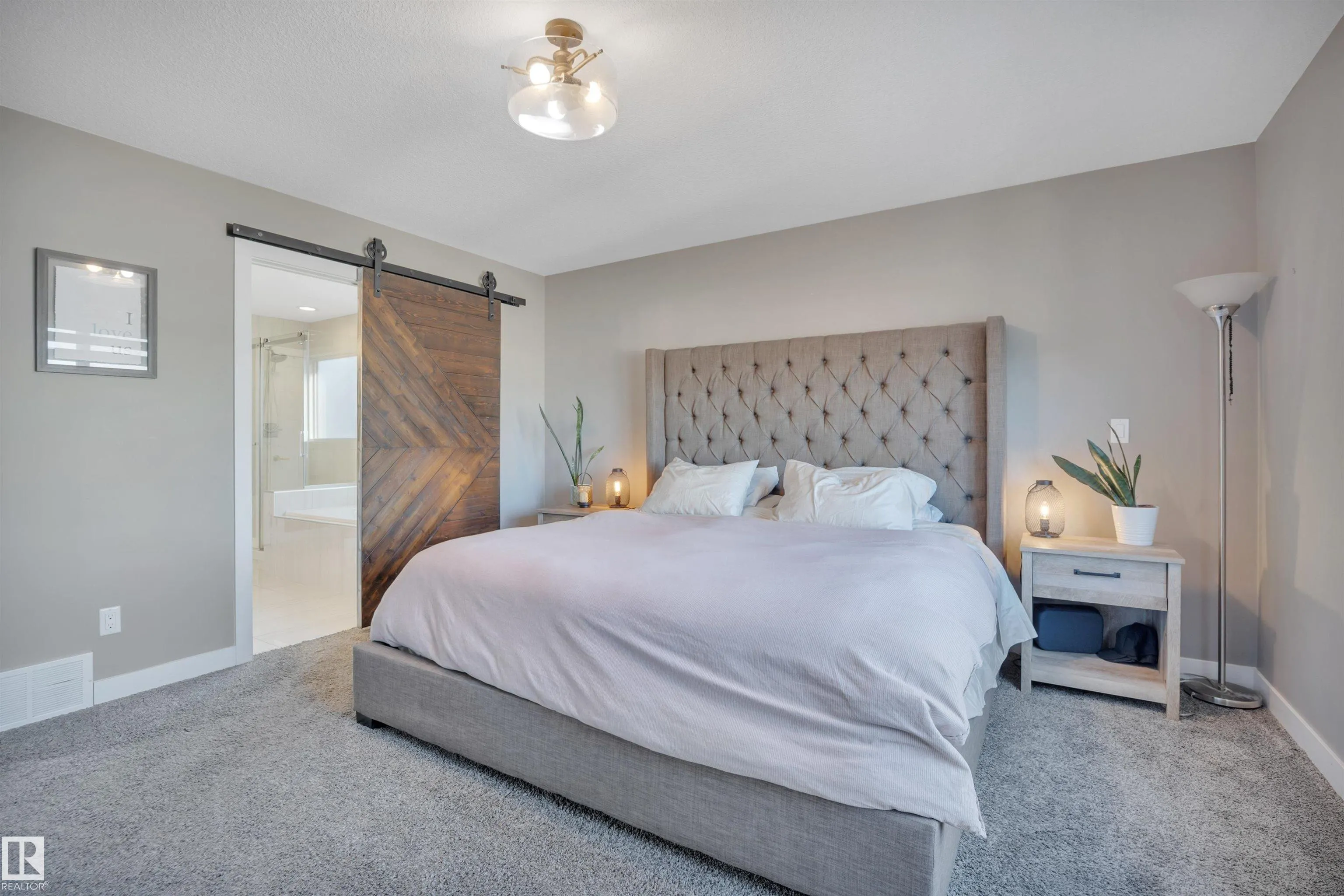 10 MOBERG Close
