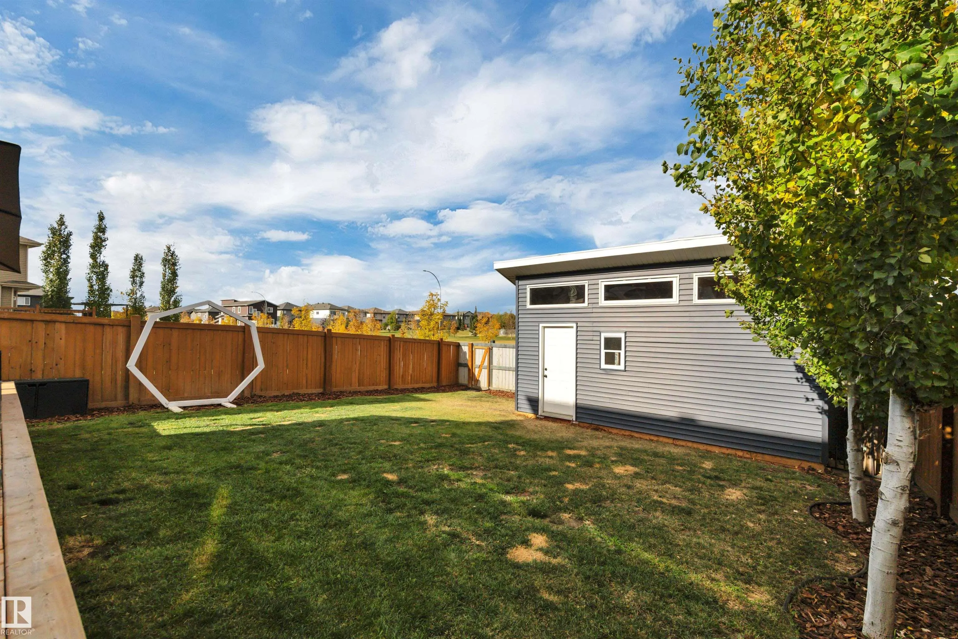 10 MOBERG Close