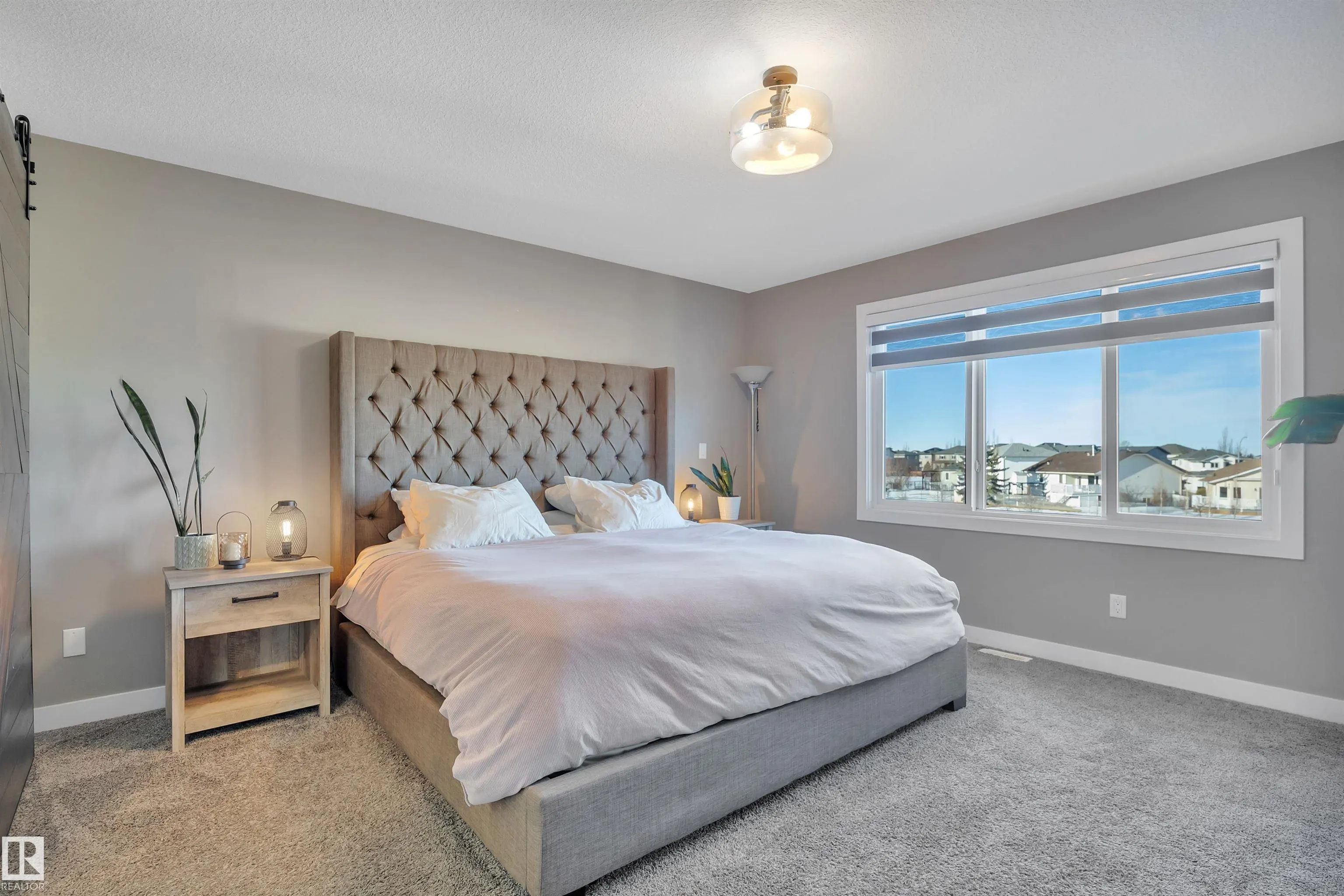 10 MOBERG Close