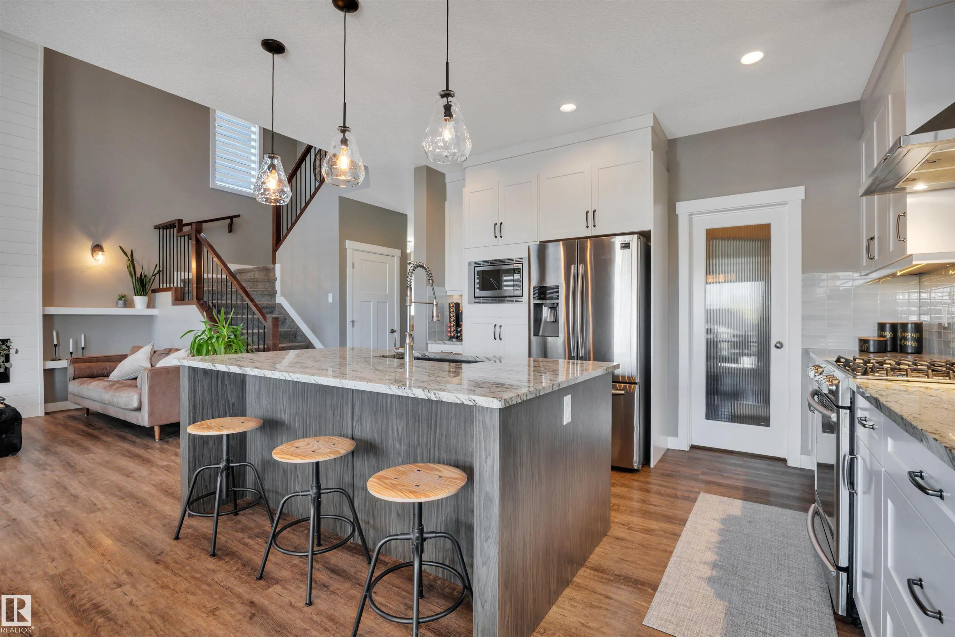 10 MOBERG Close