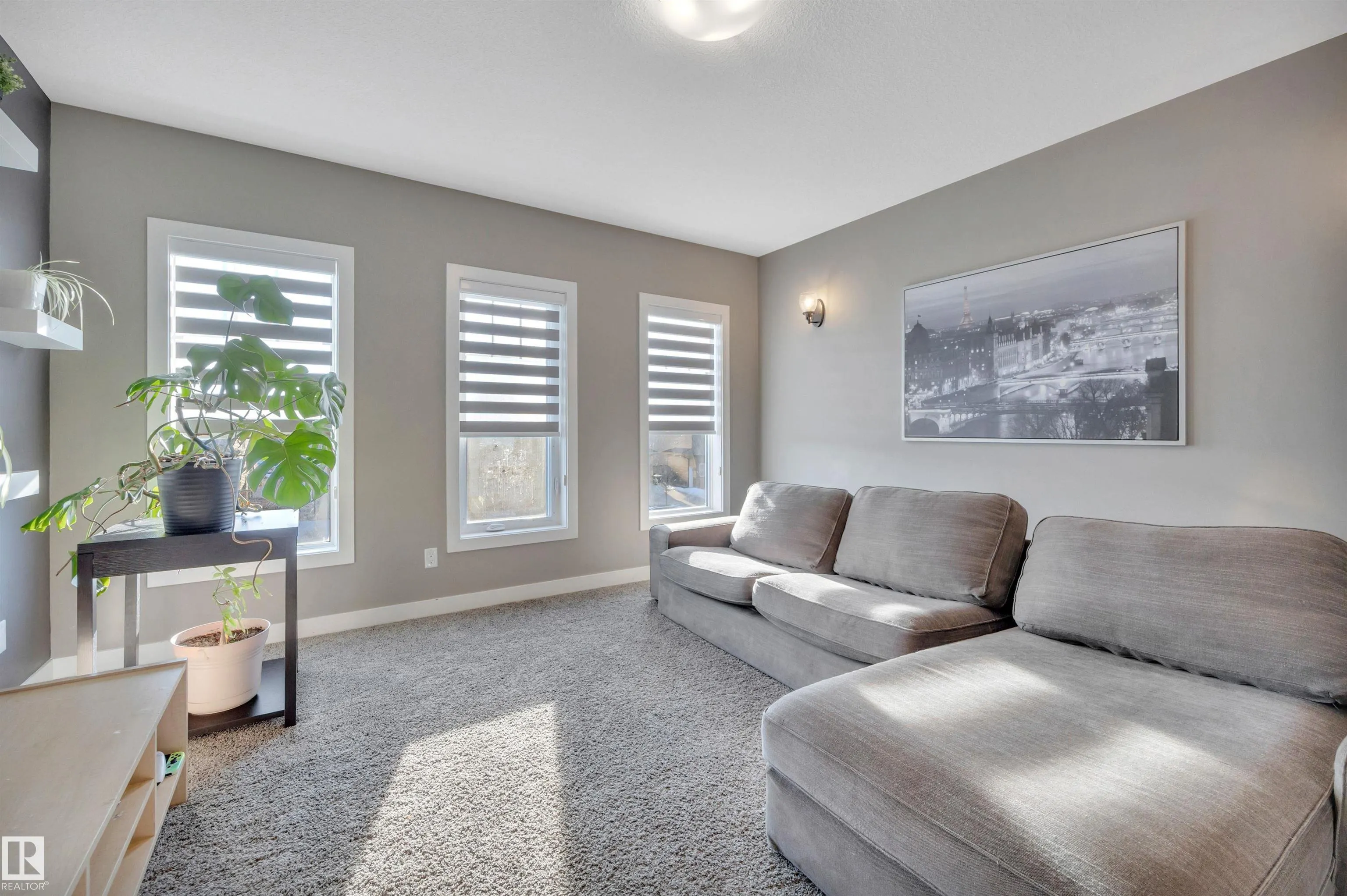 10 MOBERG Close
