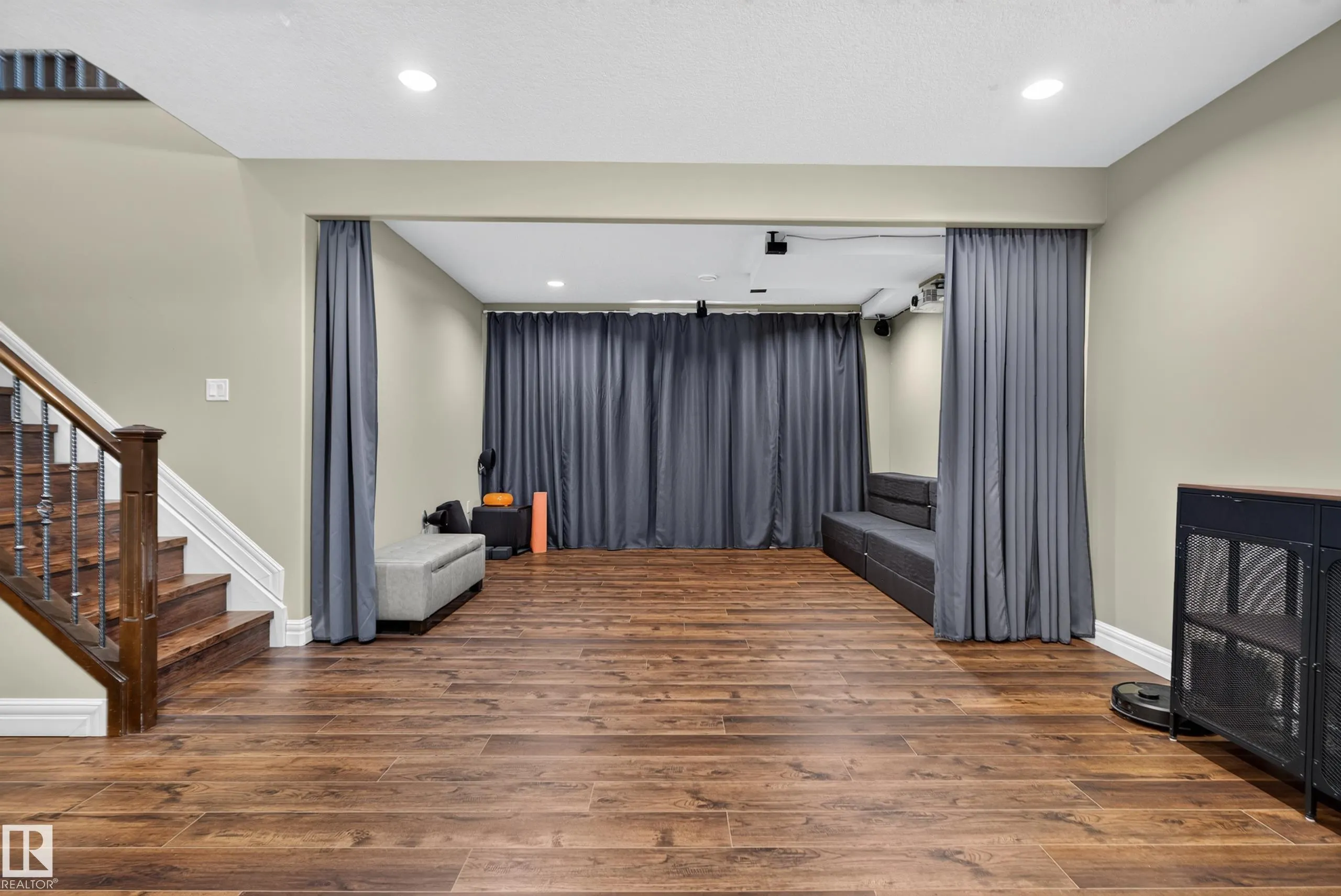 20 KINGSMOOR Close