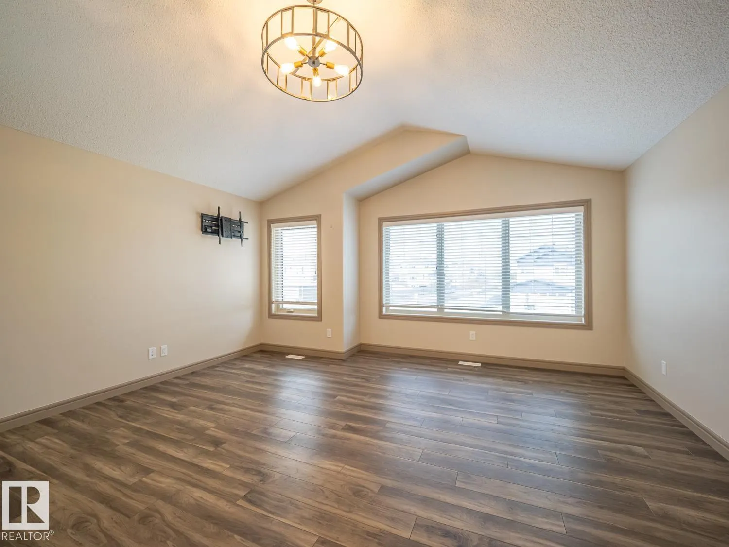 97 Astoria Point(e)