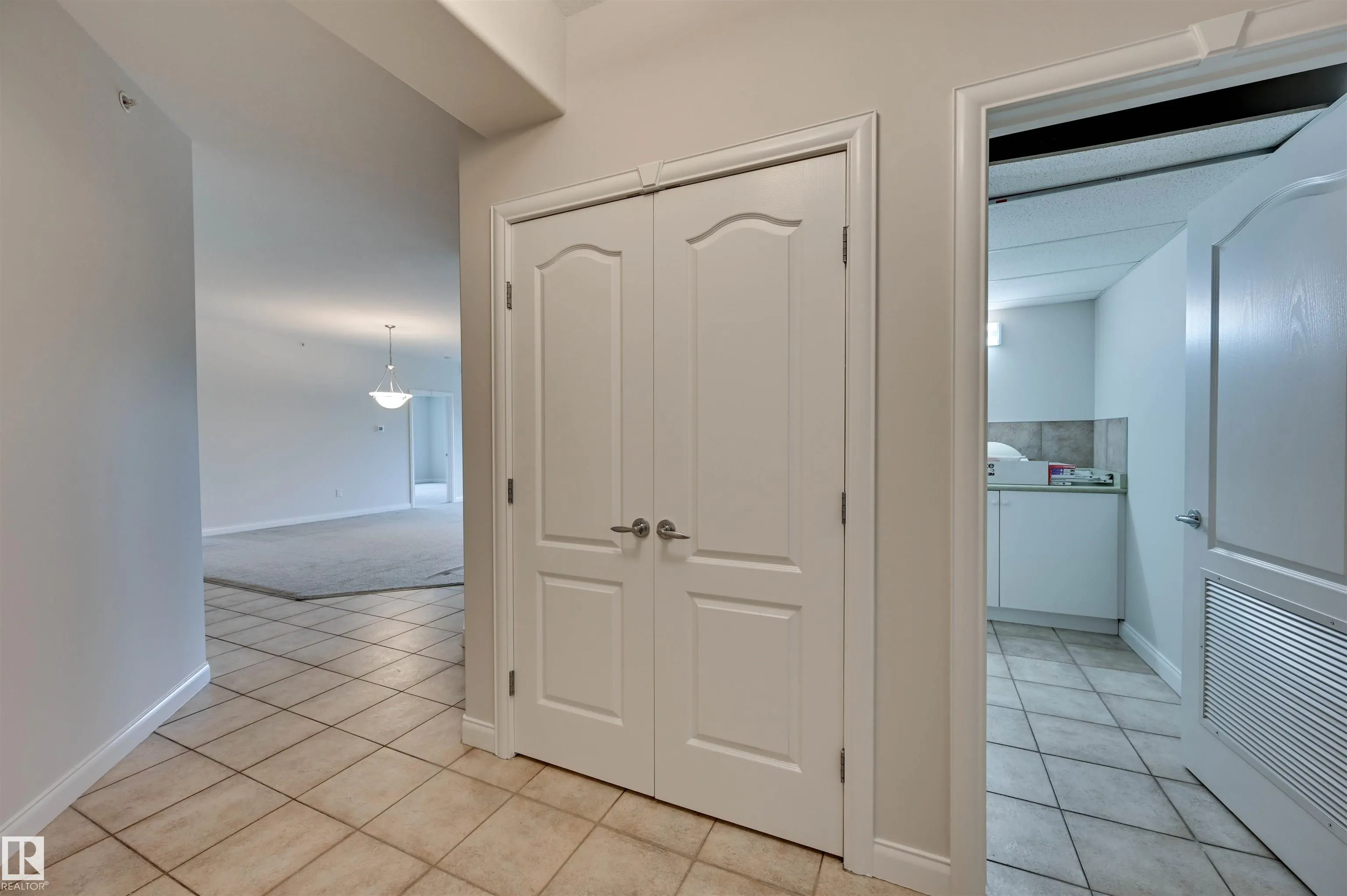 1406 HODGSON Way