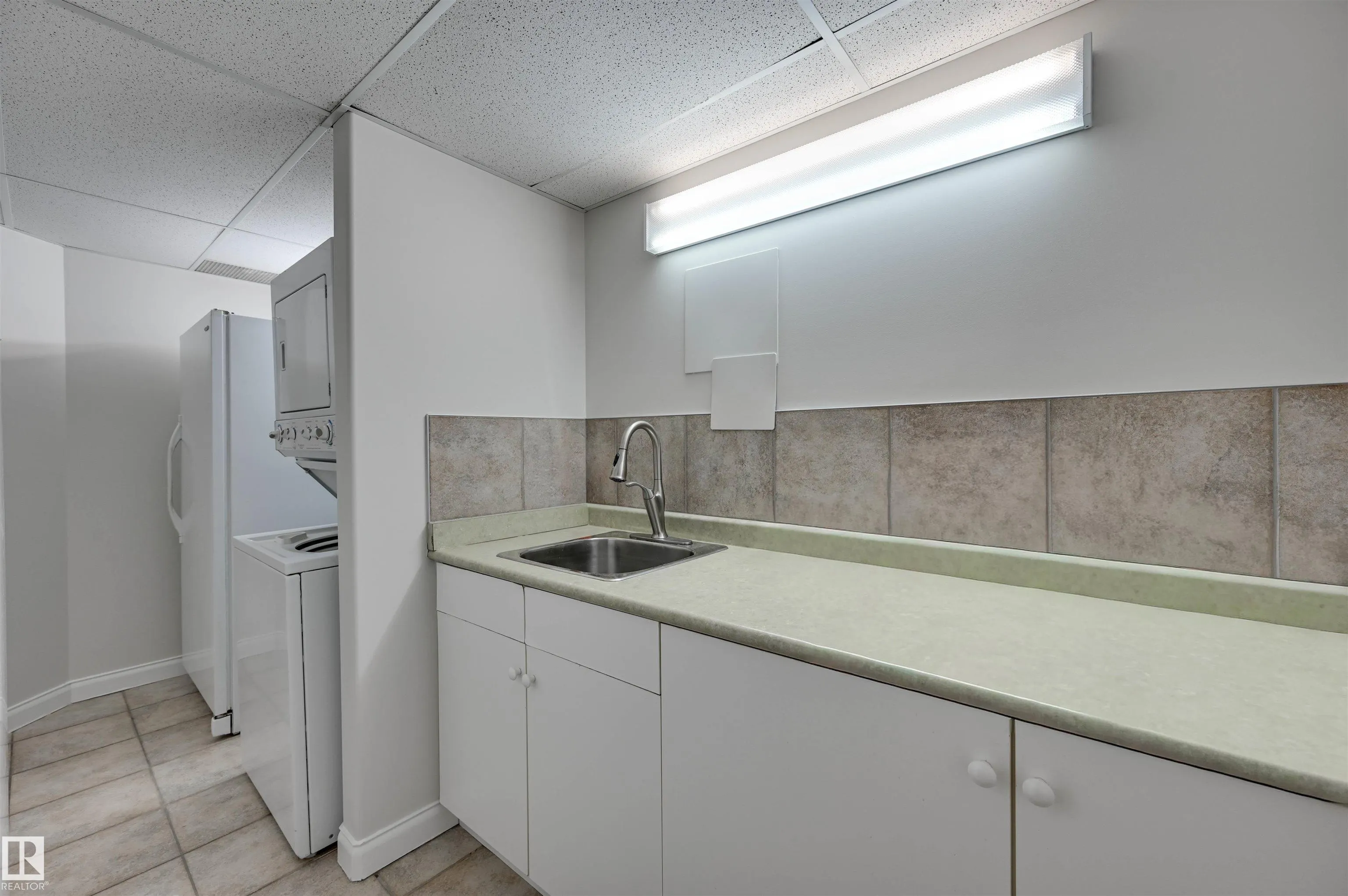 1406 HODGSON Way