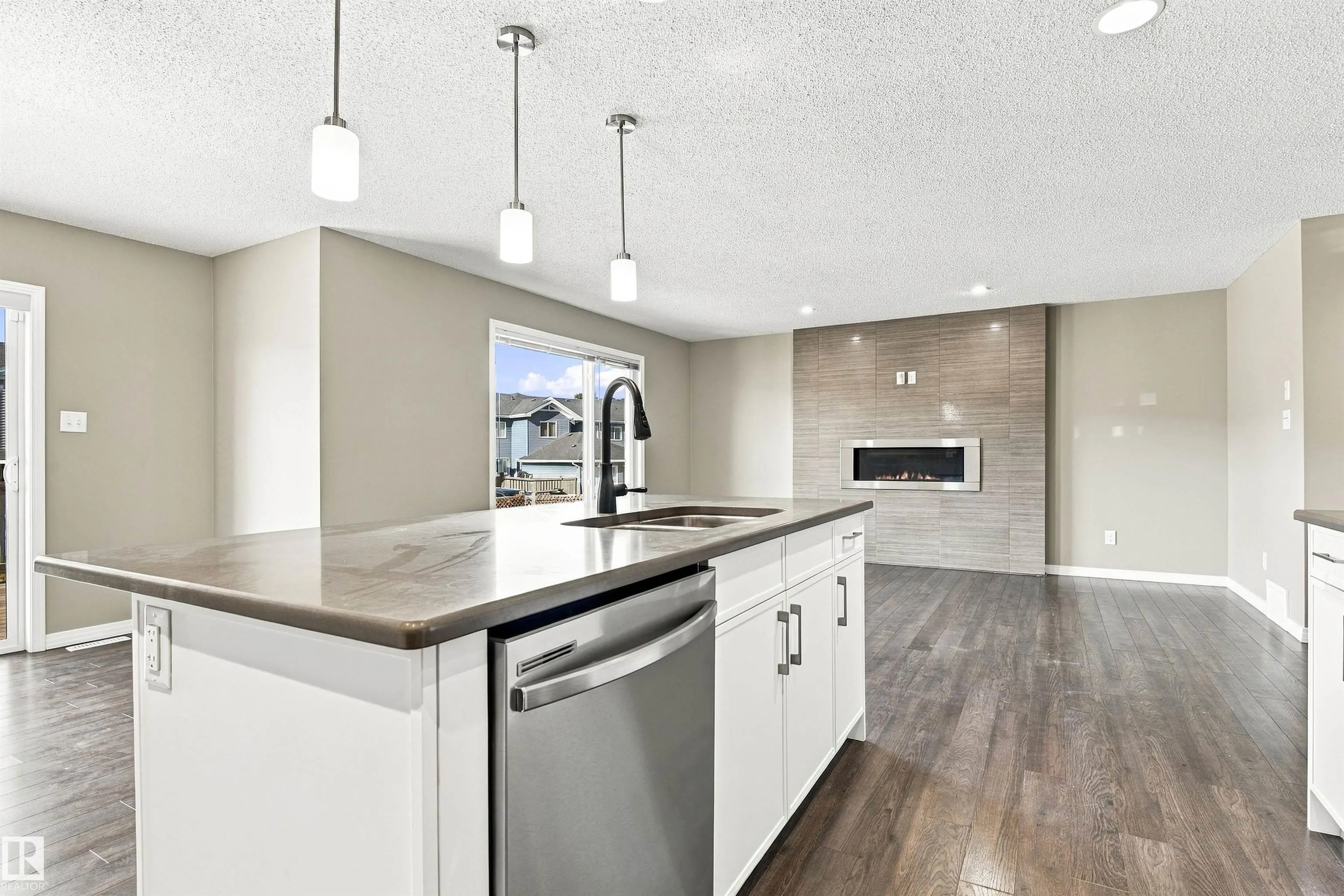 3528 CLAXTON Crescent